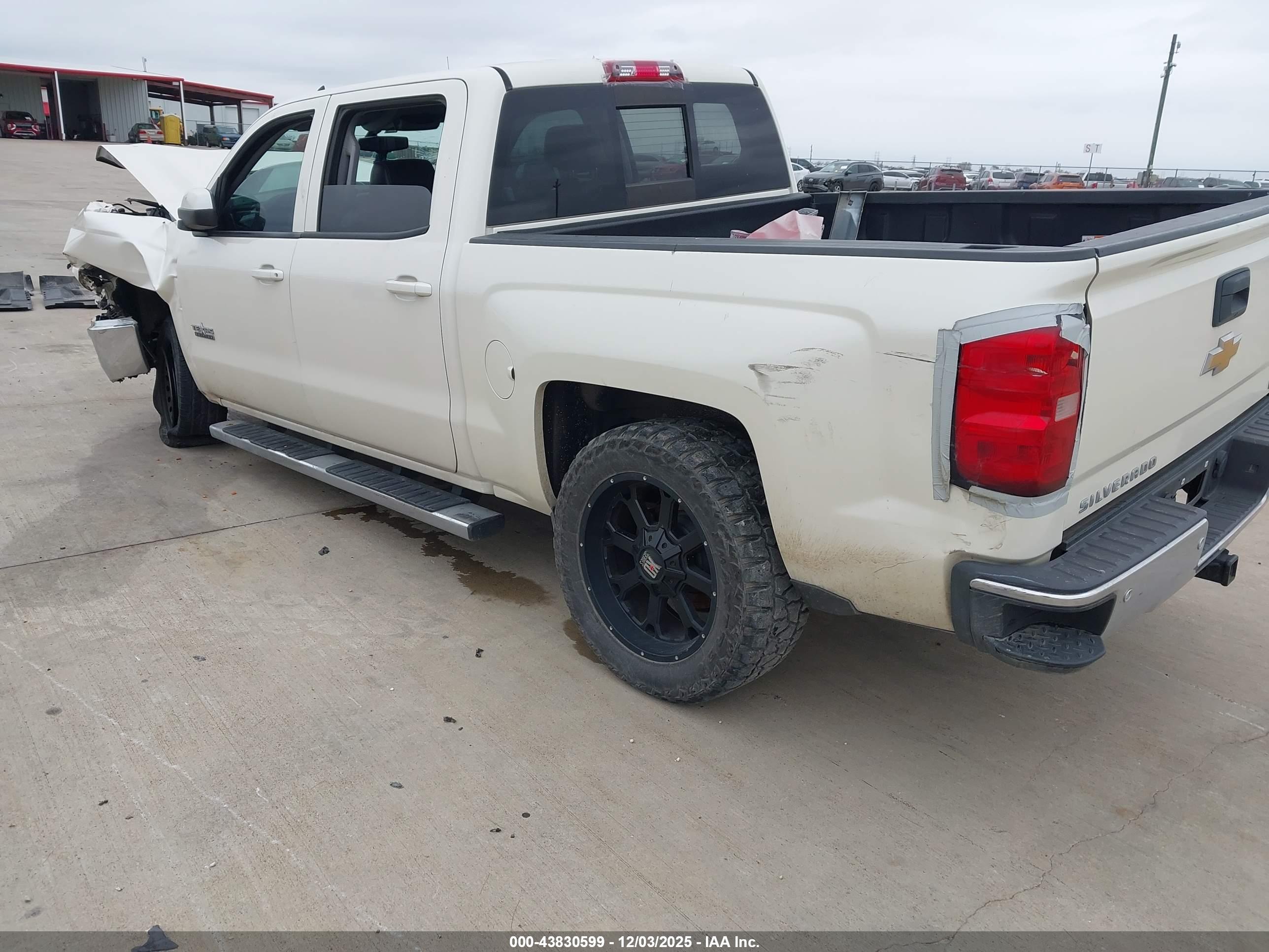 CHEVROLET SILVERADO image 3