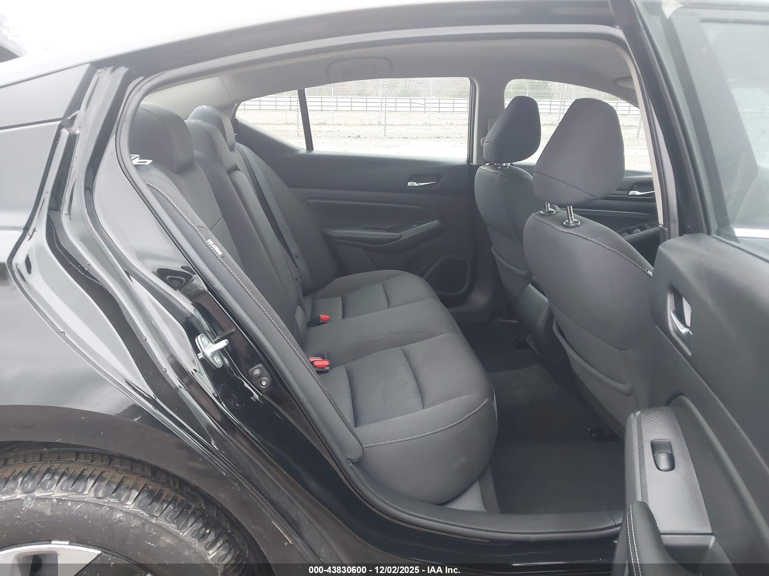 NISSAN ALTIMA image 8