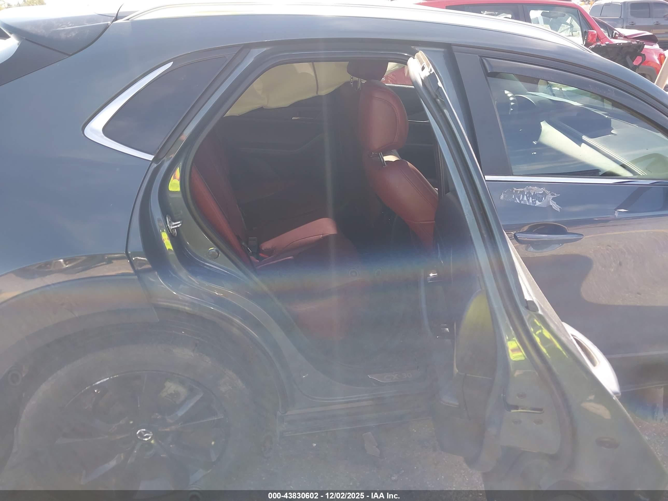 MAZDA CX-30 image 8