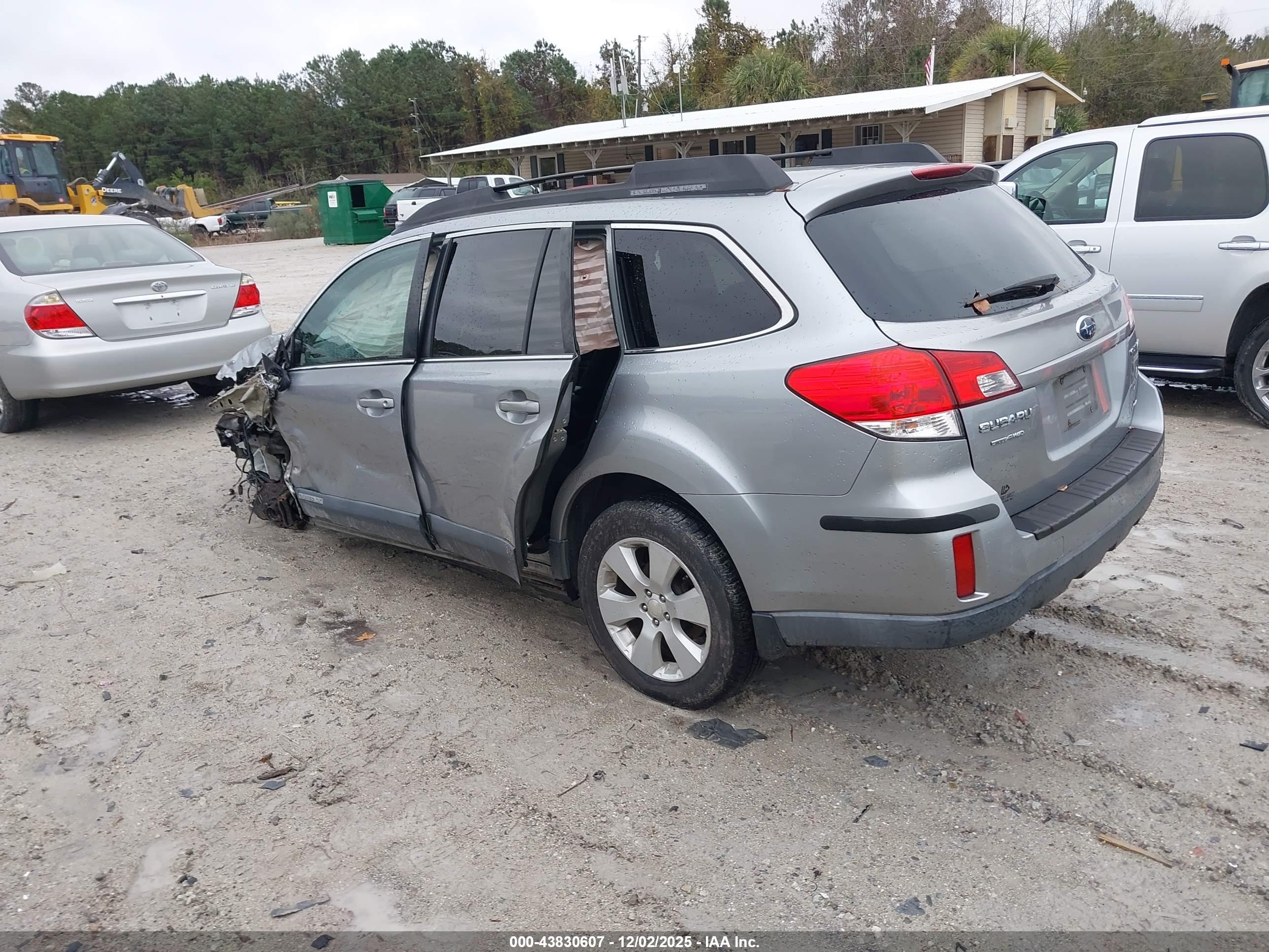 SUBARU OUTBACK image 3