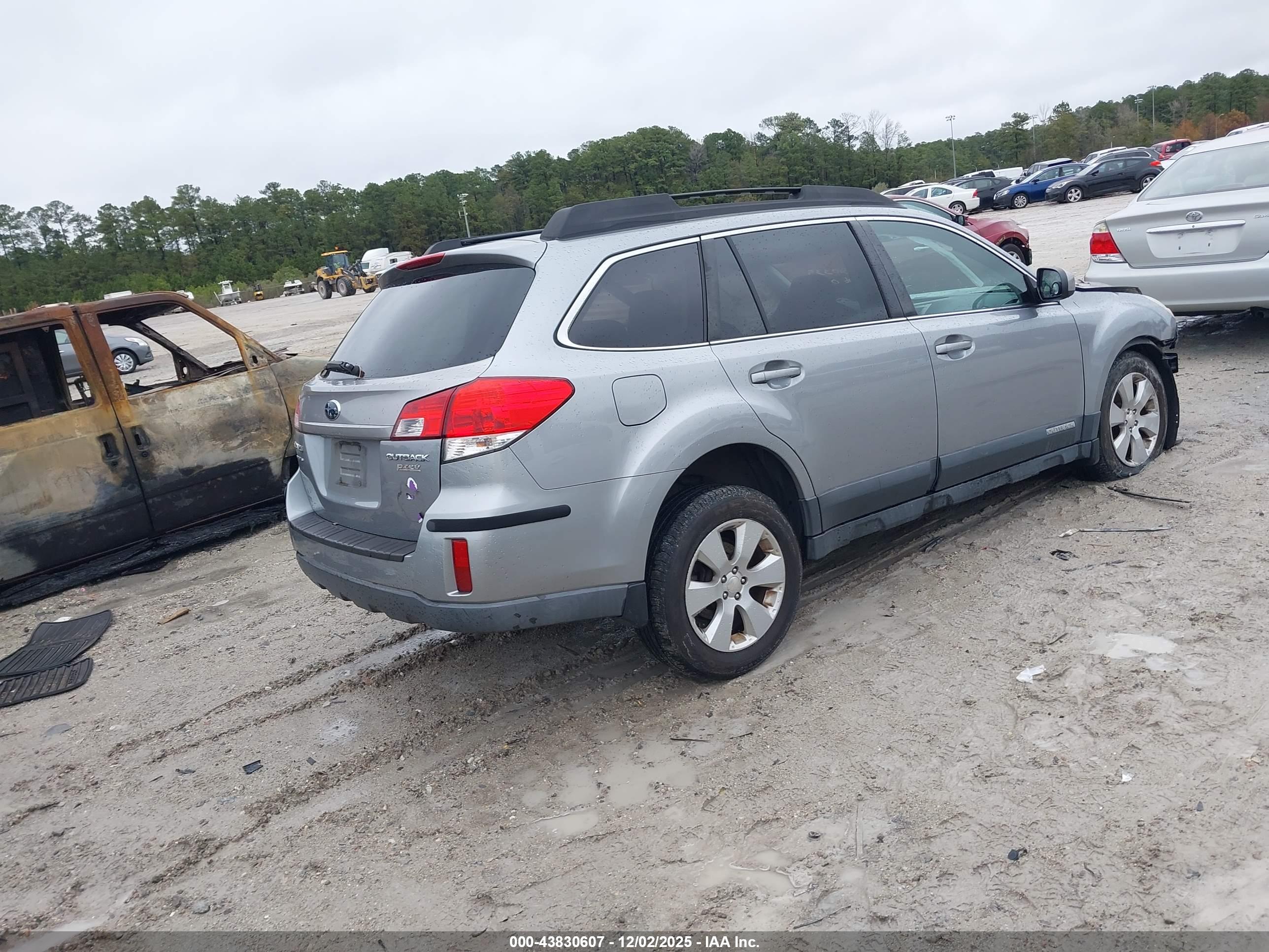 SUBARU OUTBACK image 4