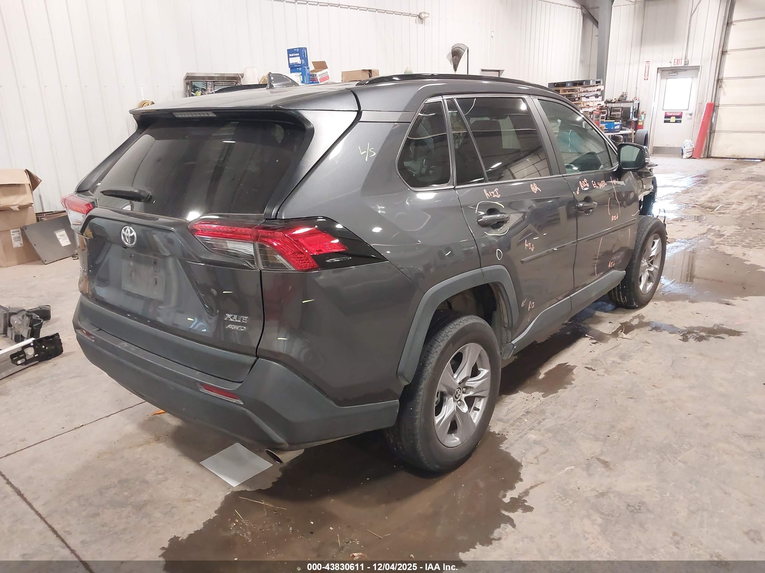 TOYOTA RAV4 image 4
