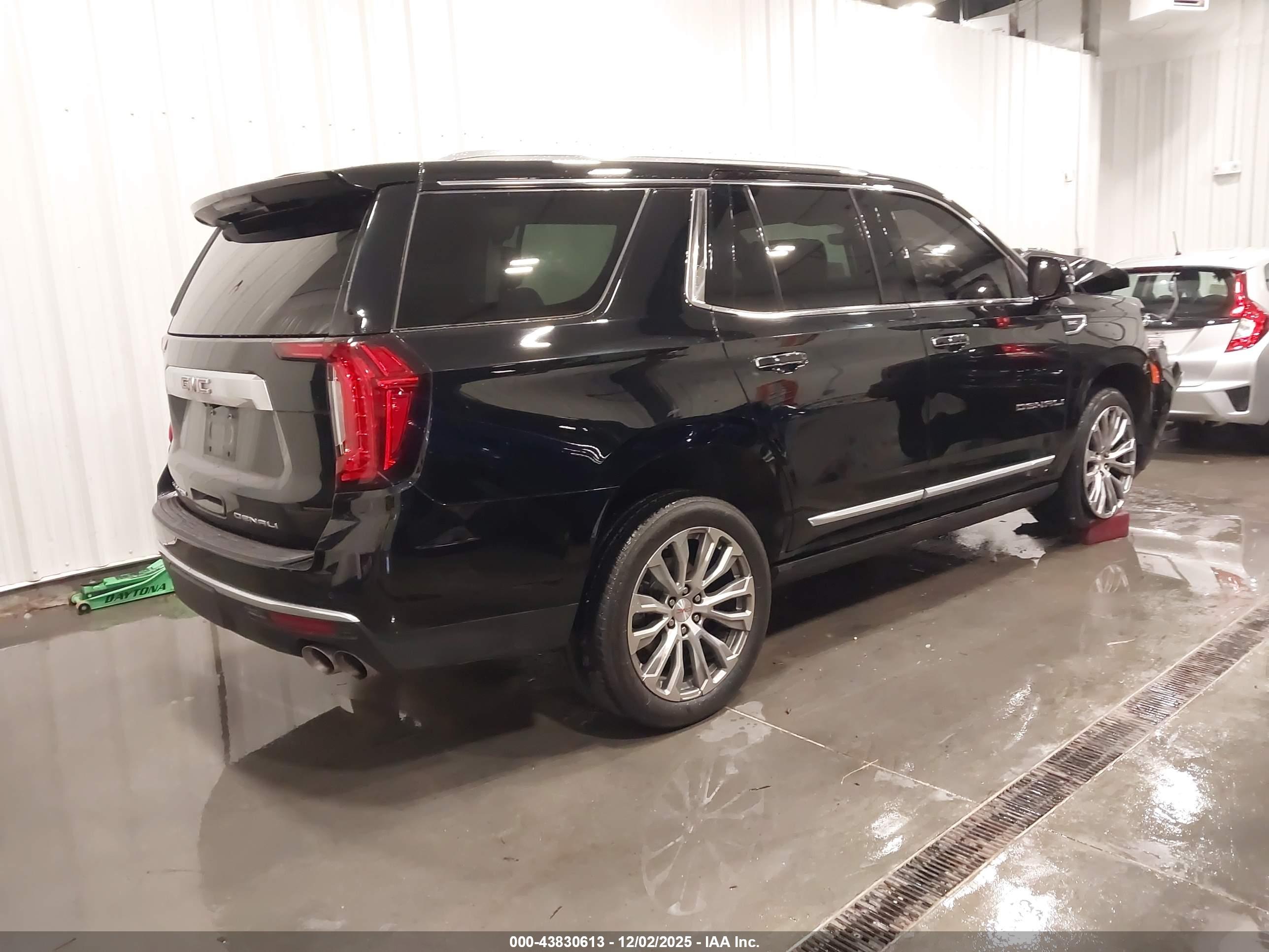 GMC YUKON image 4