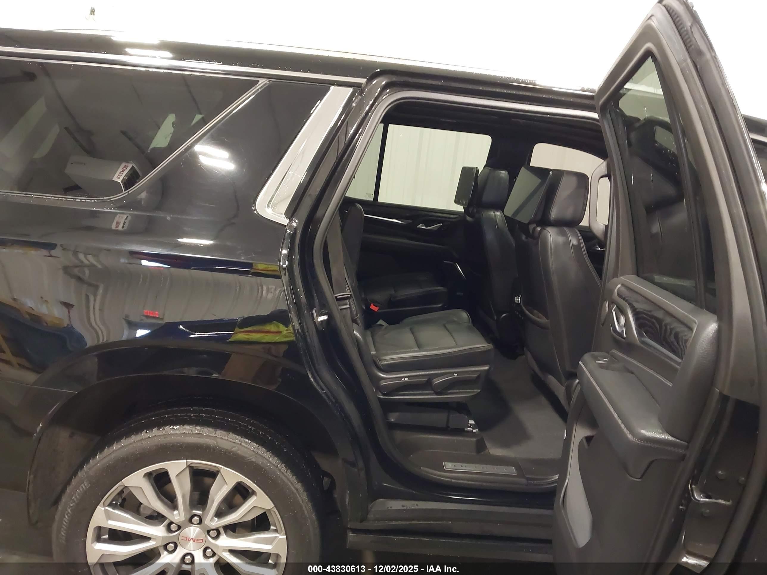 GMC YUKON image 8