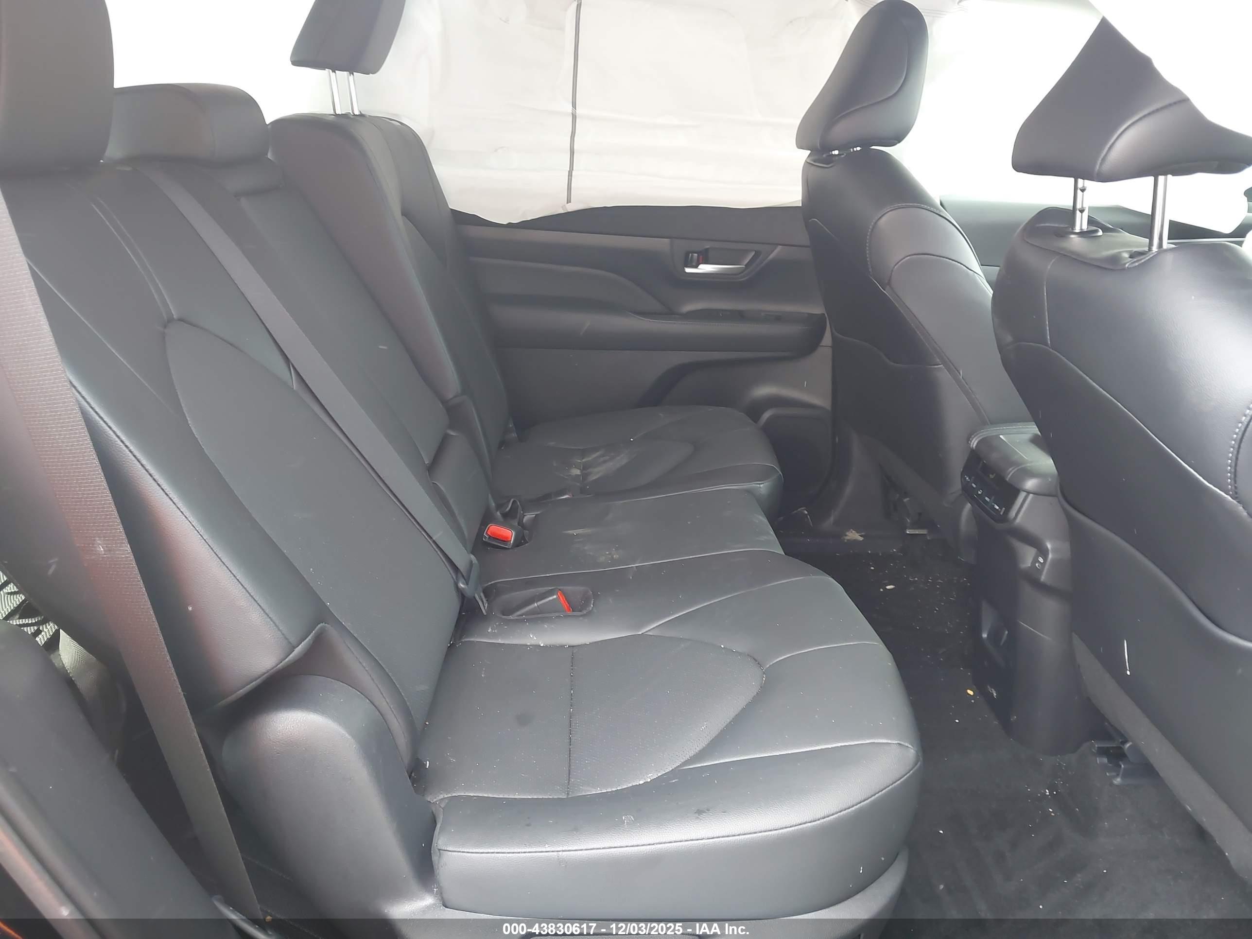 TOYOTA GRAND image 8