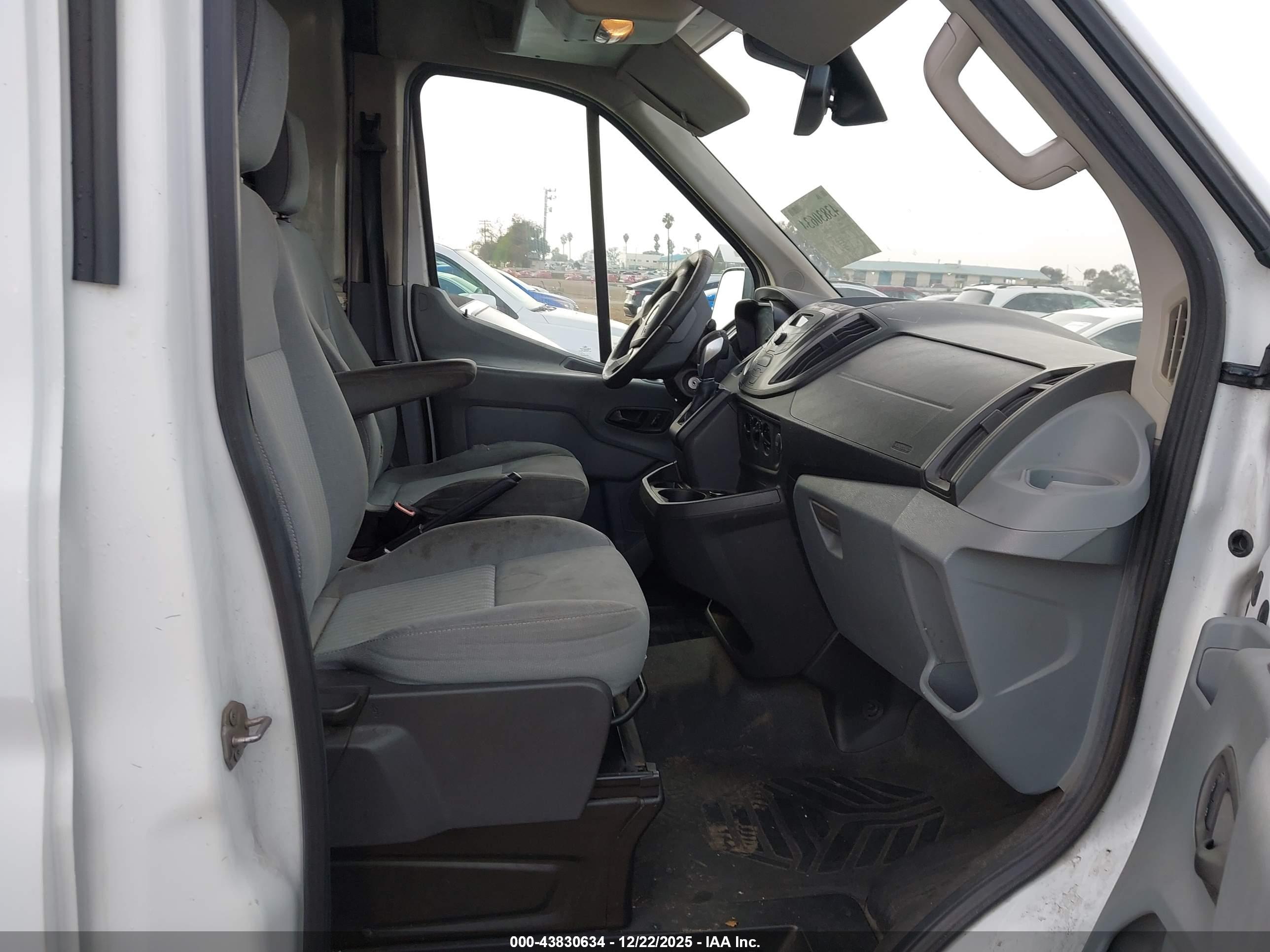 FORD TRANSIT-150 image 5