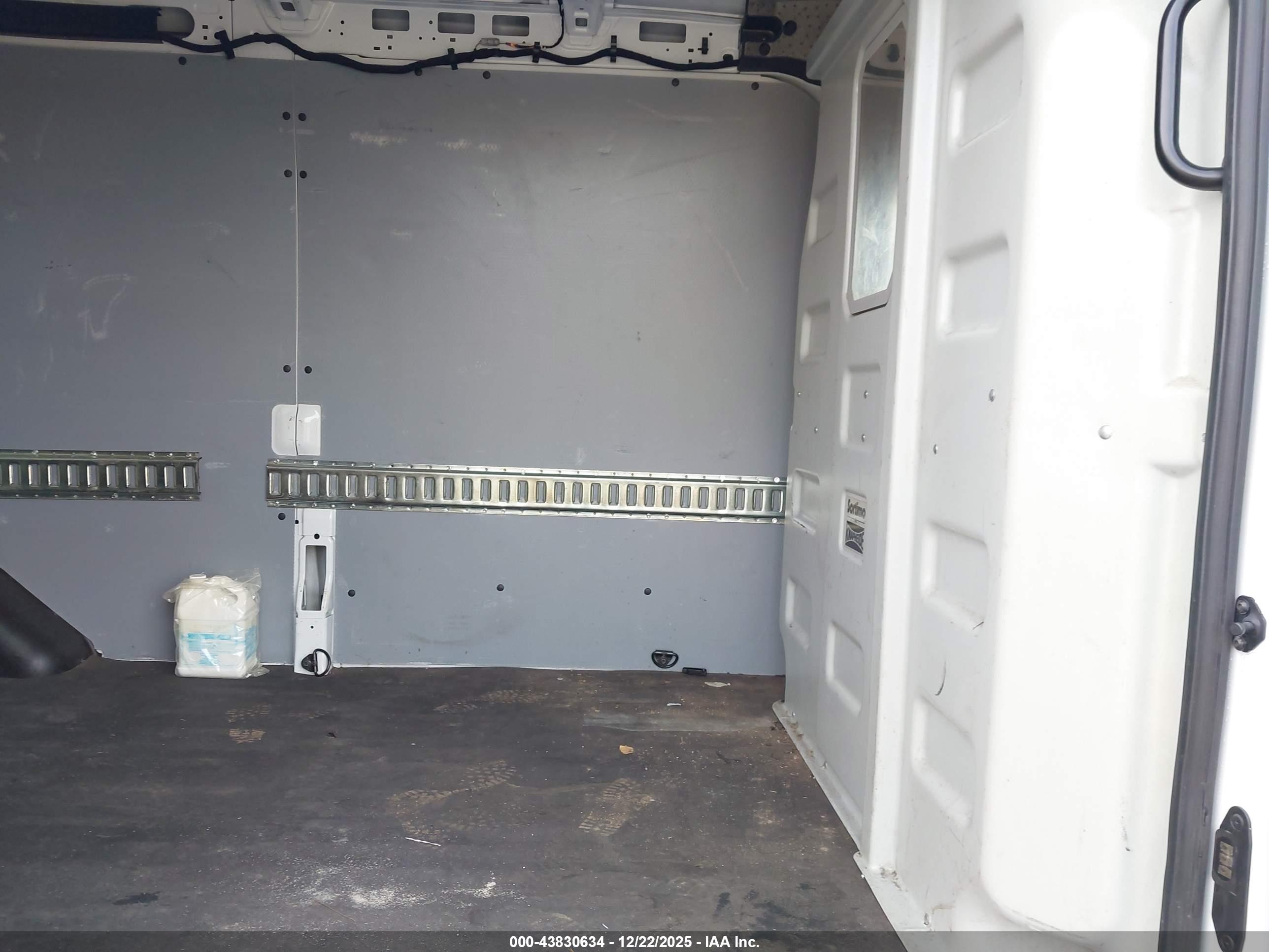 FORD TRANSIT-150 image 8