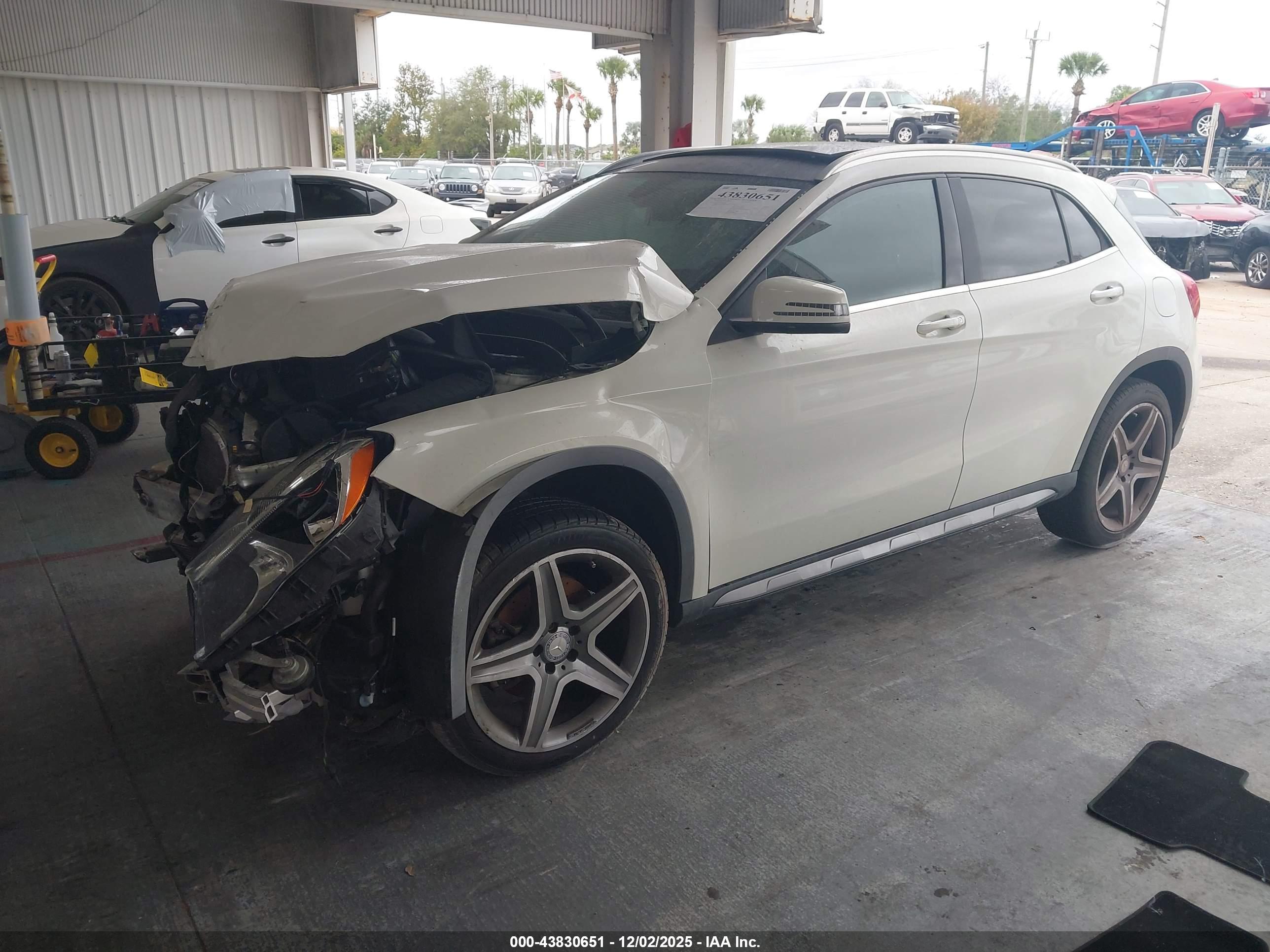 MERCEDES-BENZ GLA image 2