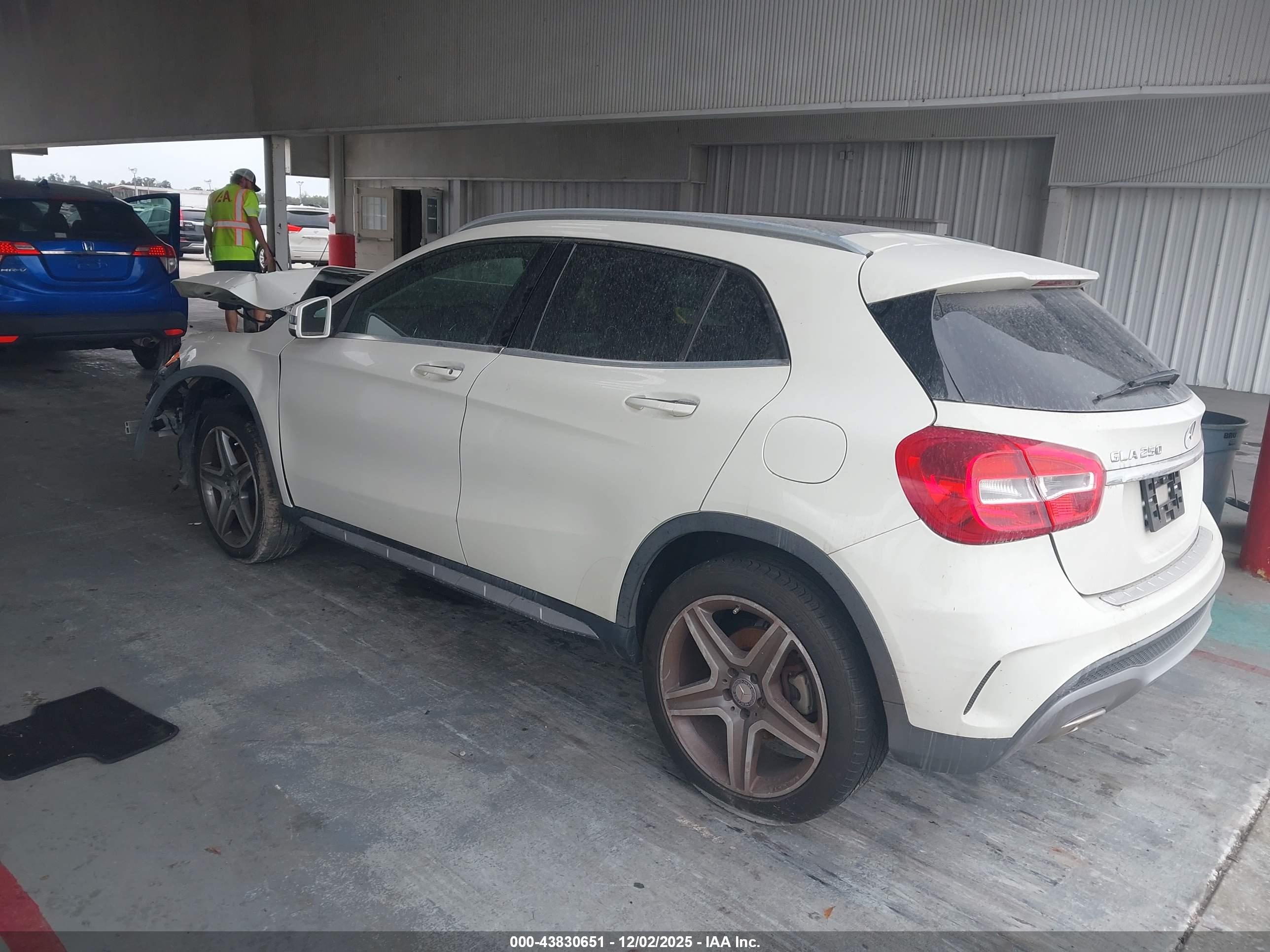 MERCEDES-BENZ GLA image 3
