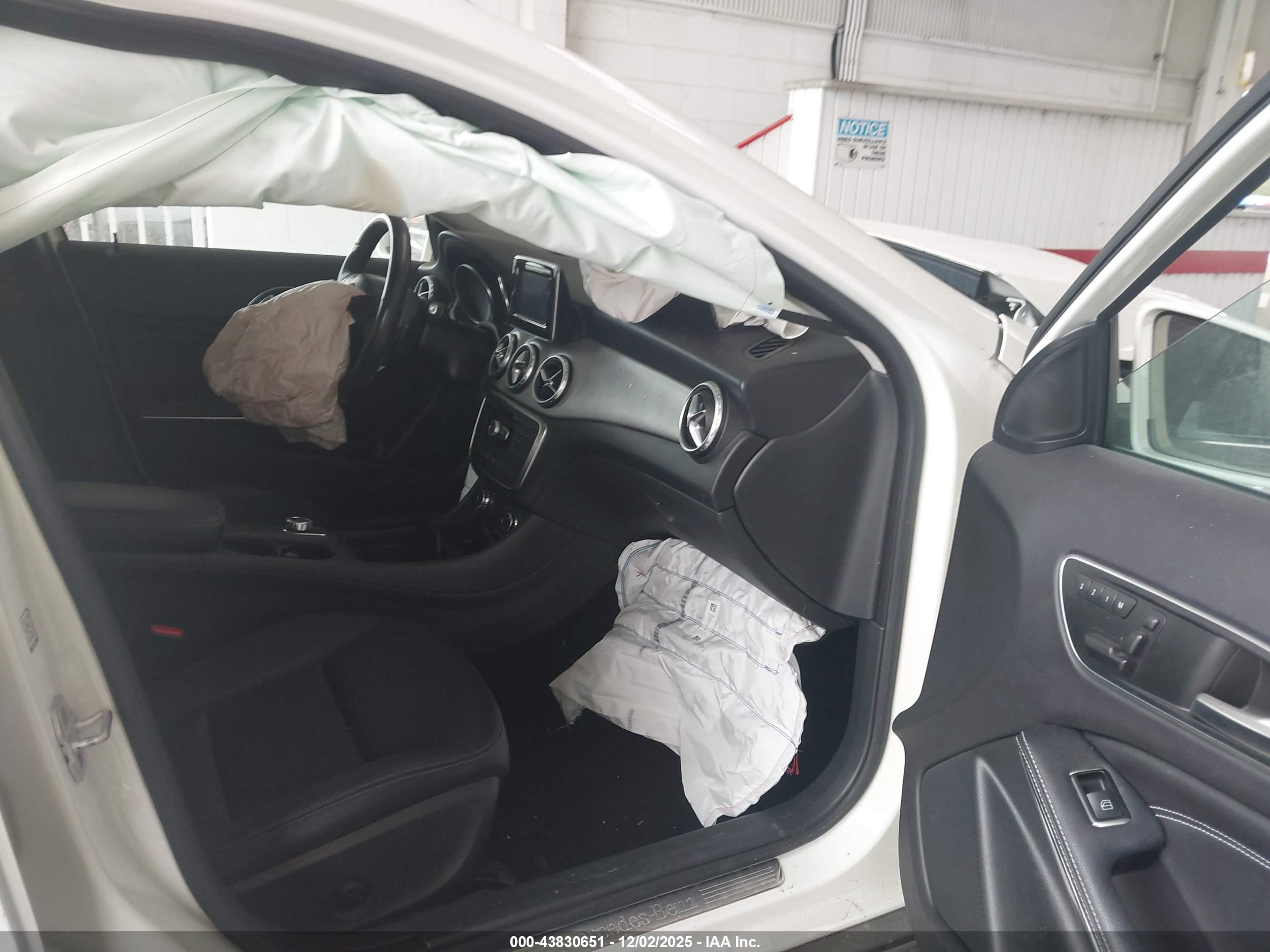 MERCEDES-BENZ GLA image 5