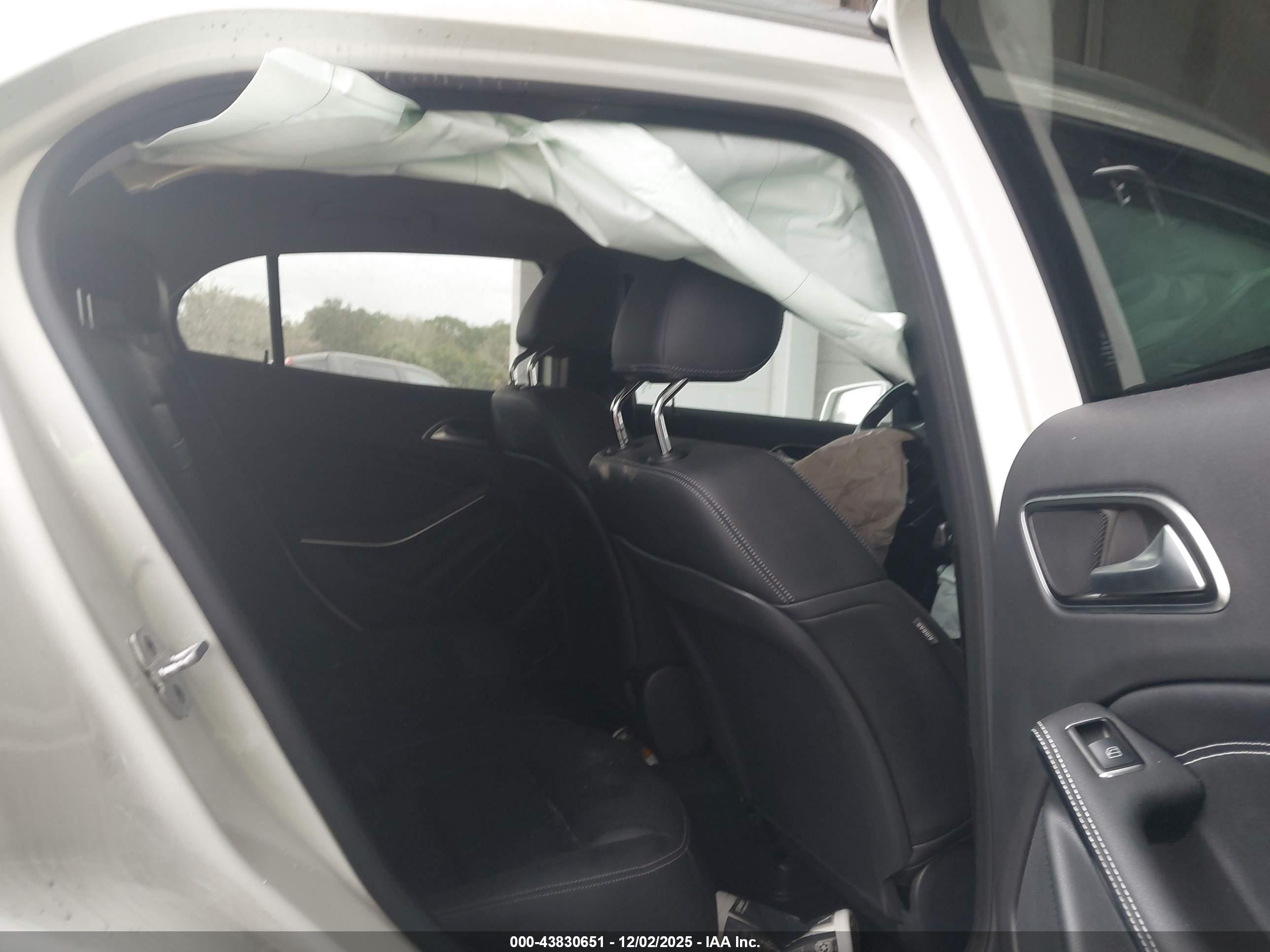 MERCEDES-BENZ GLA image 8