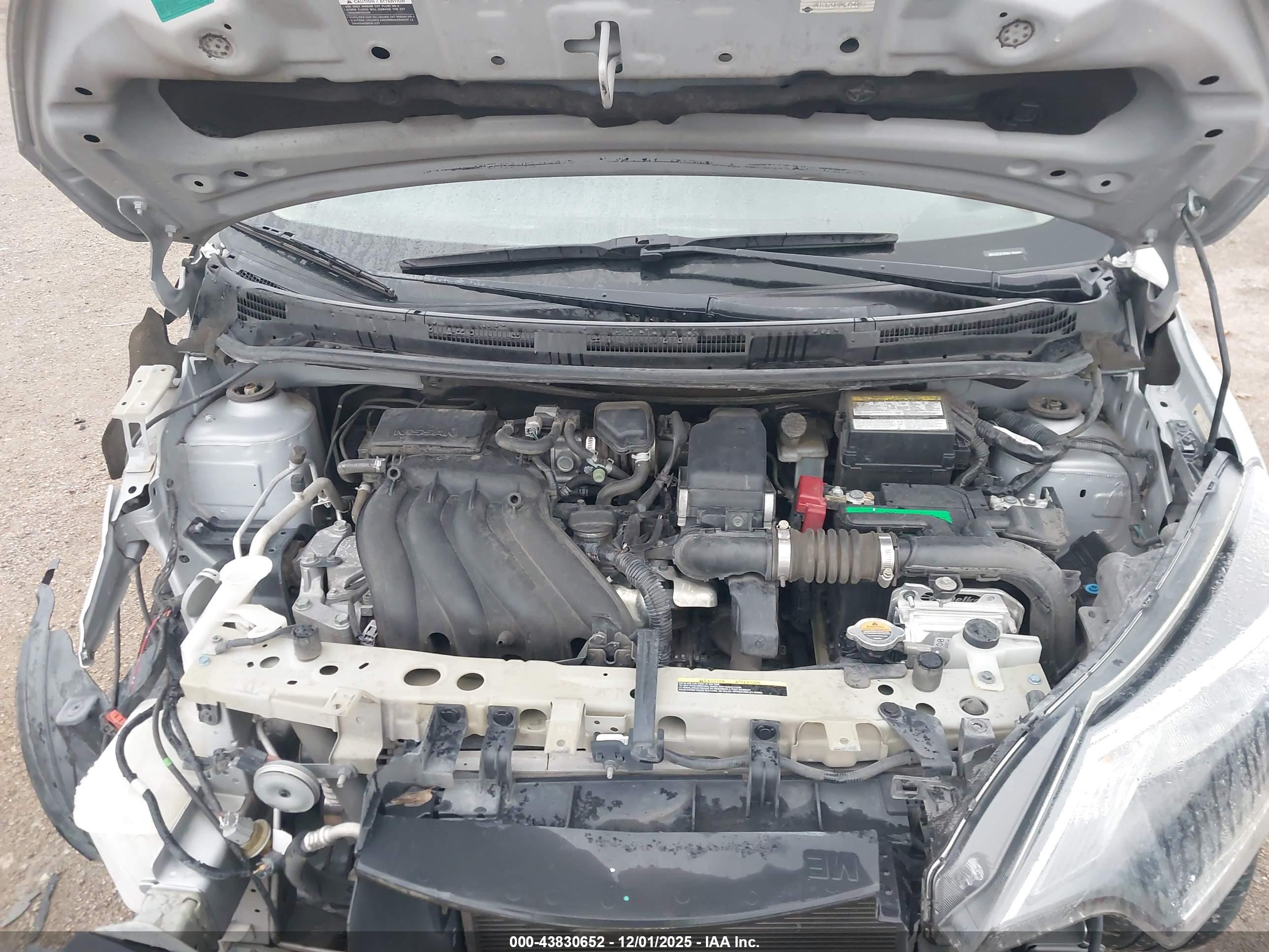 NISSAN VERSA image 10
