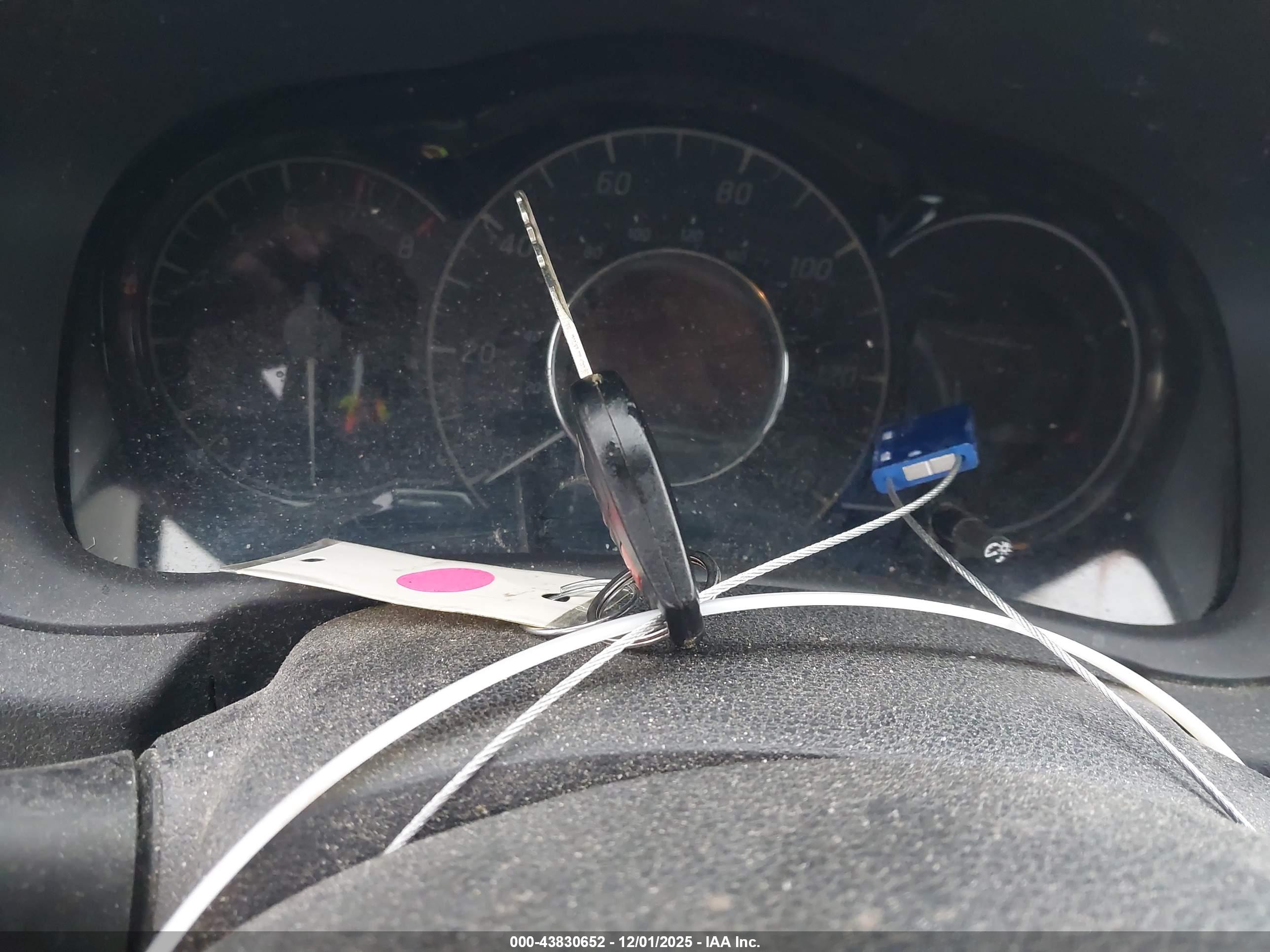 NISSAN VERSA image 11