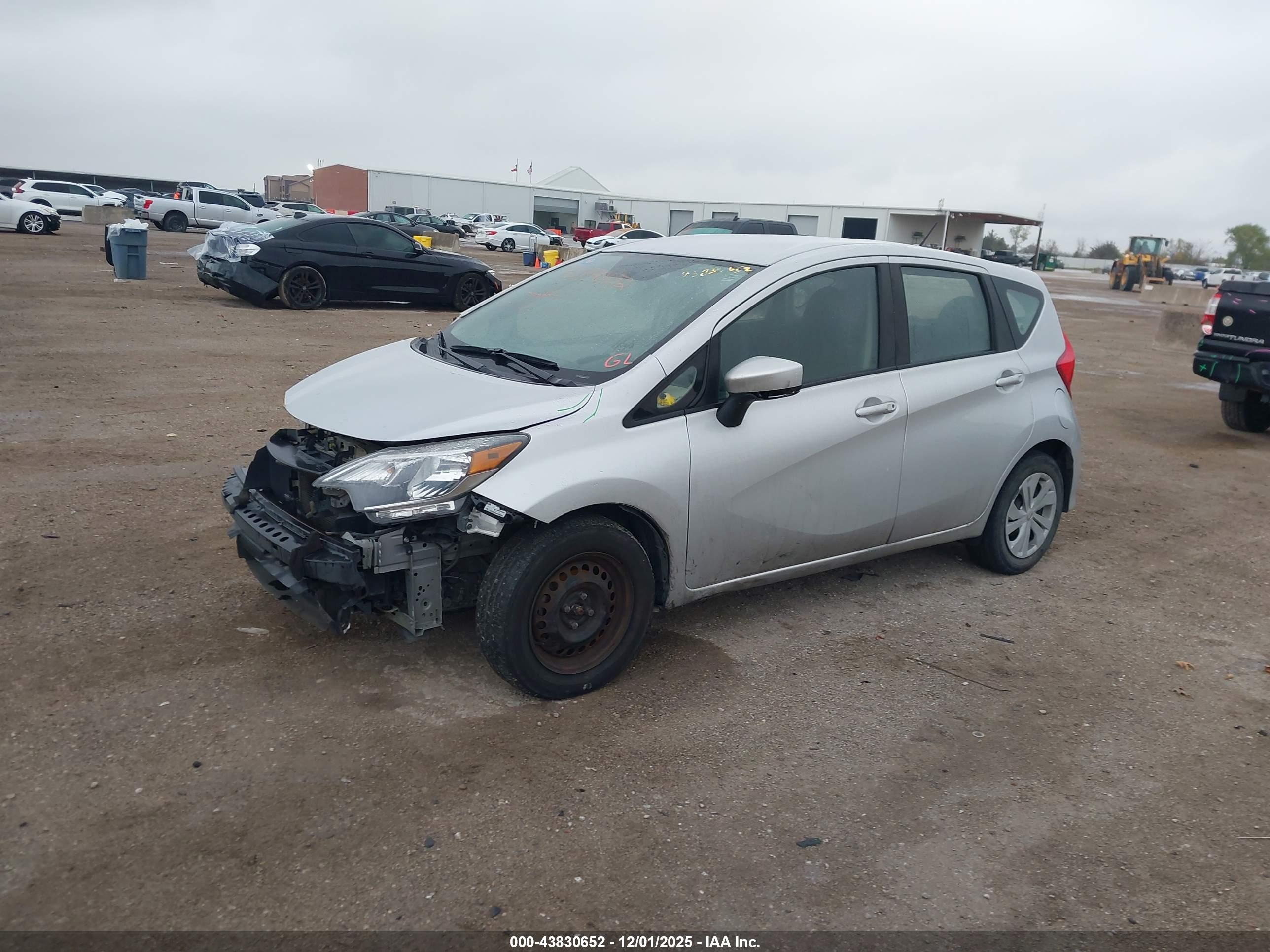 NISSAN VERSA image 2