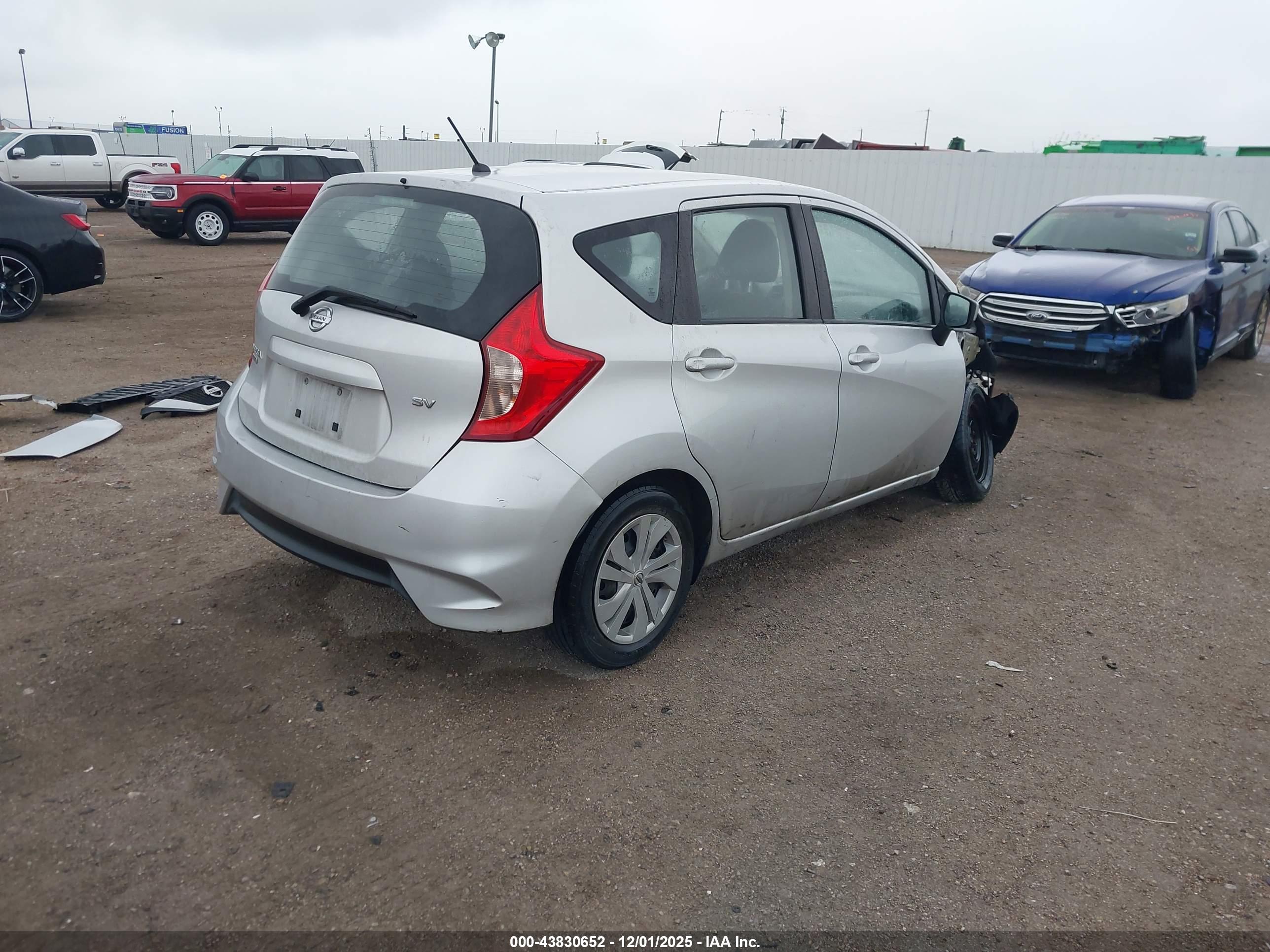 NISSAN VERSA image 4