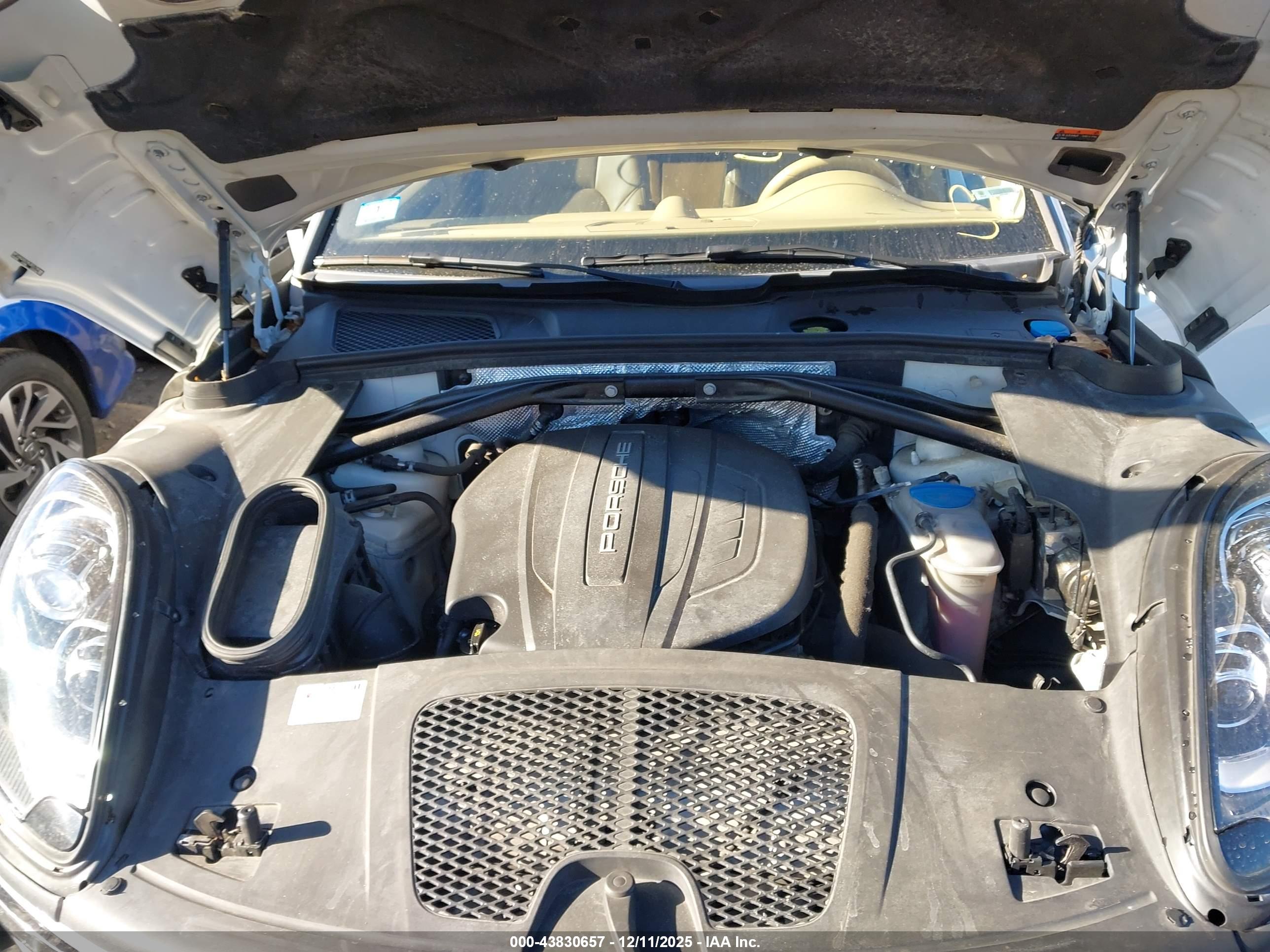 PORSCHE MACAN image 10