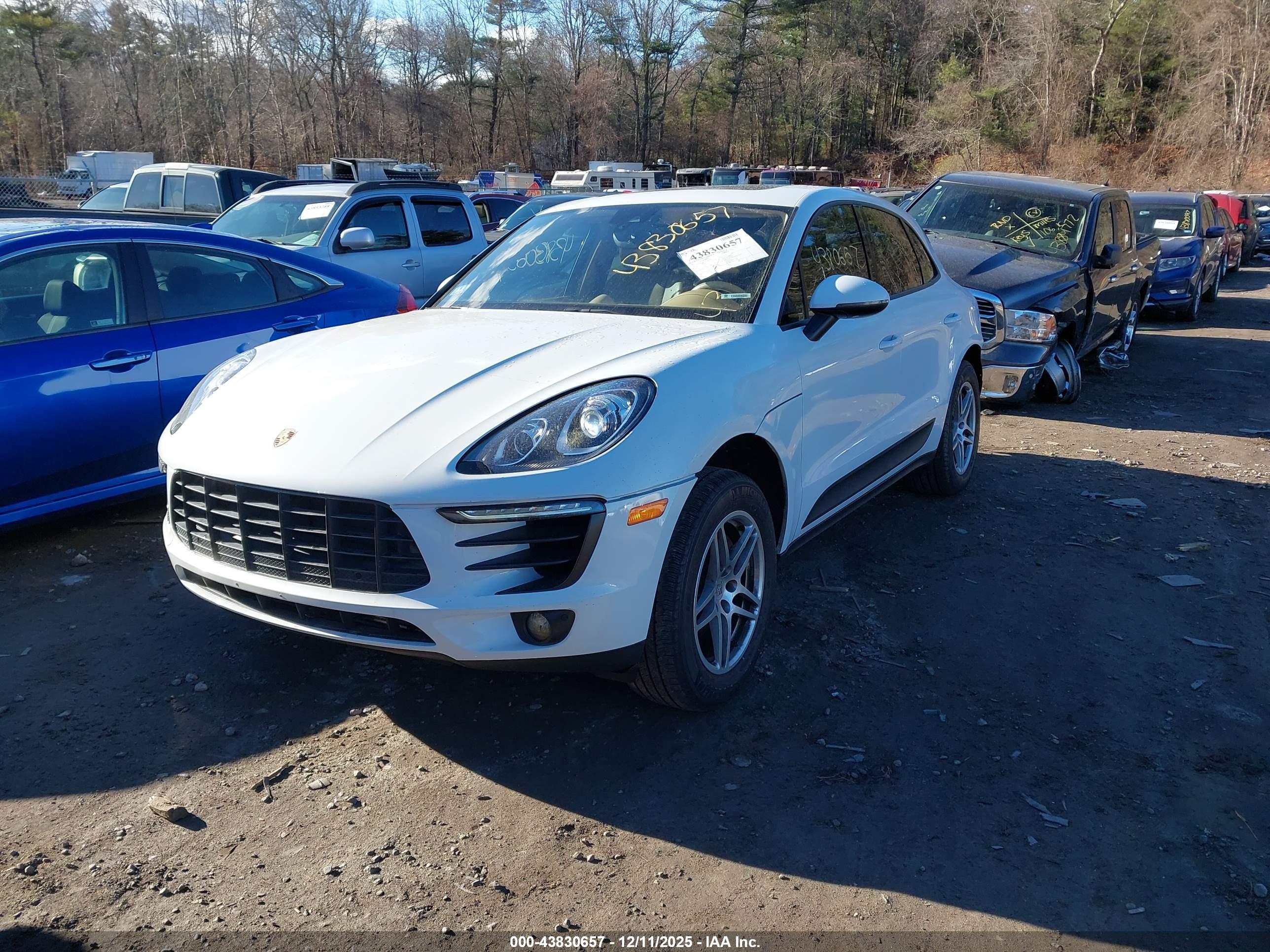 PORSCHE MACAN image 2