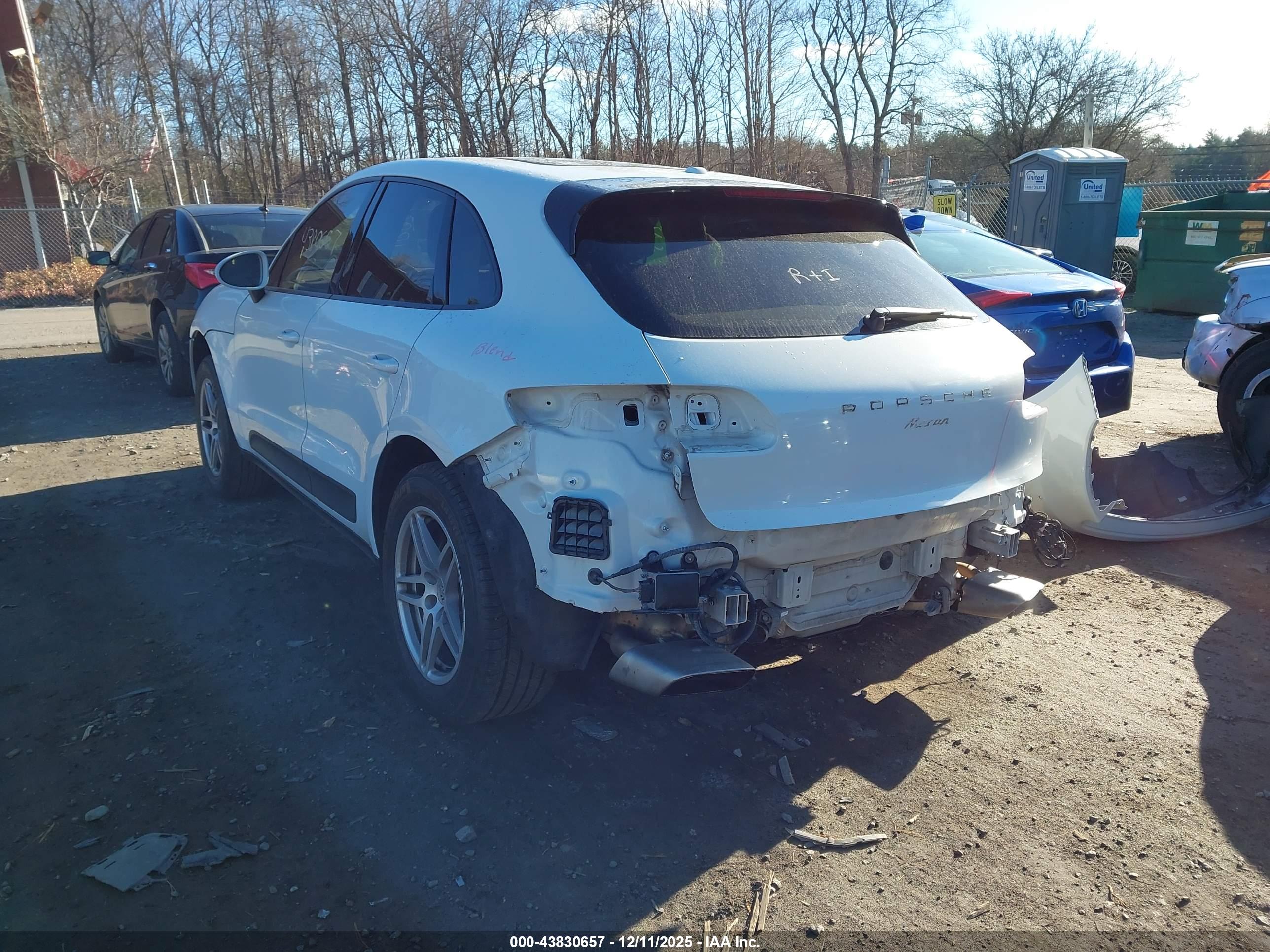 PORSCHE MACAN image 3