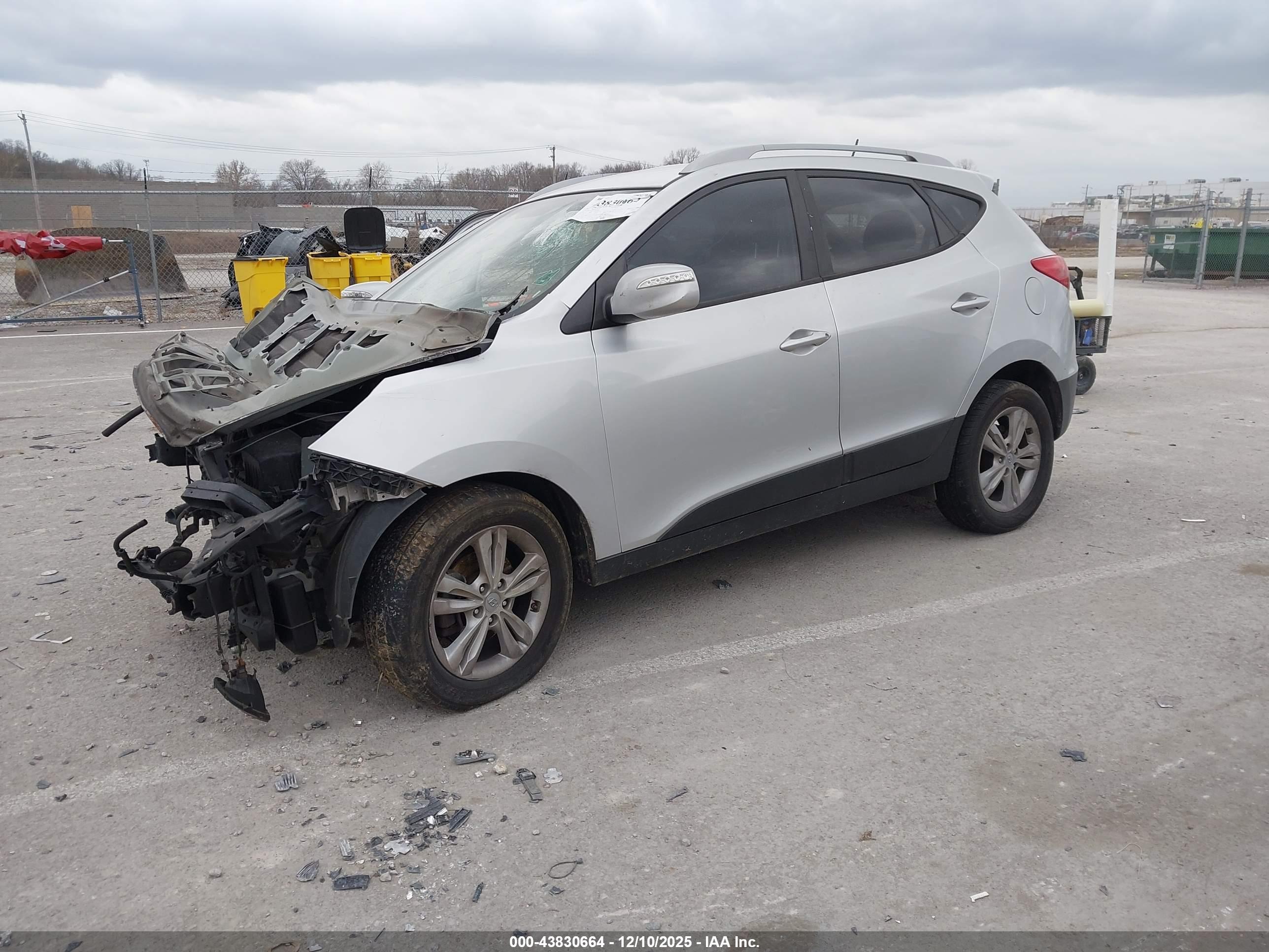 HYUNDAI TUCSON image 2