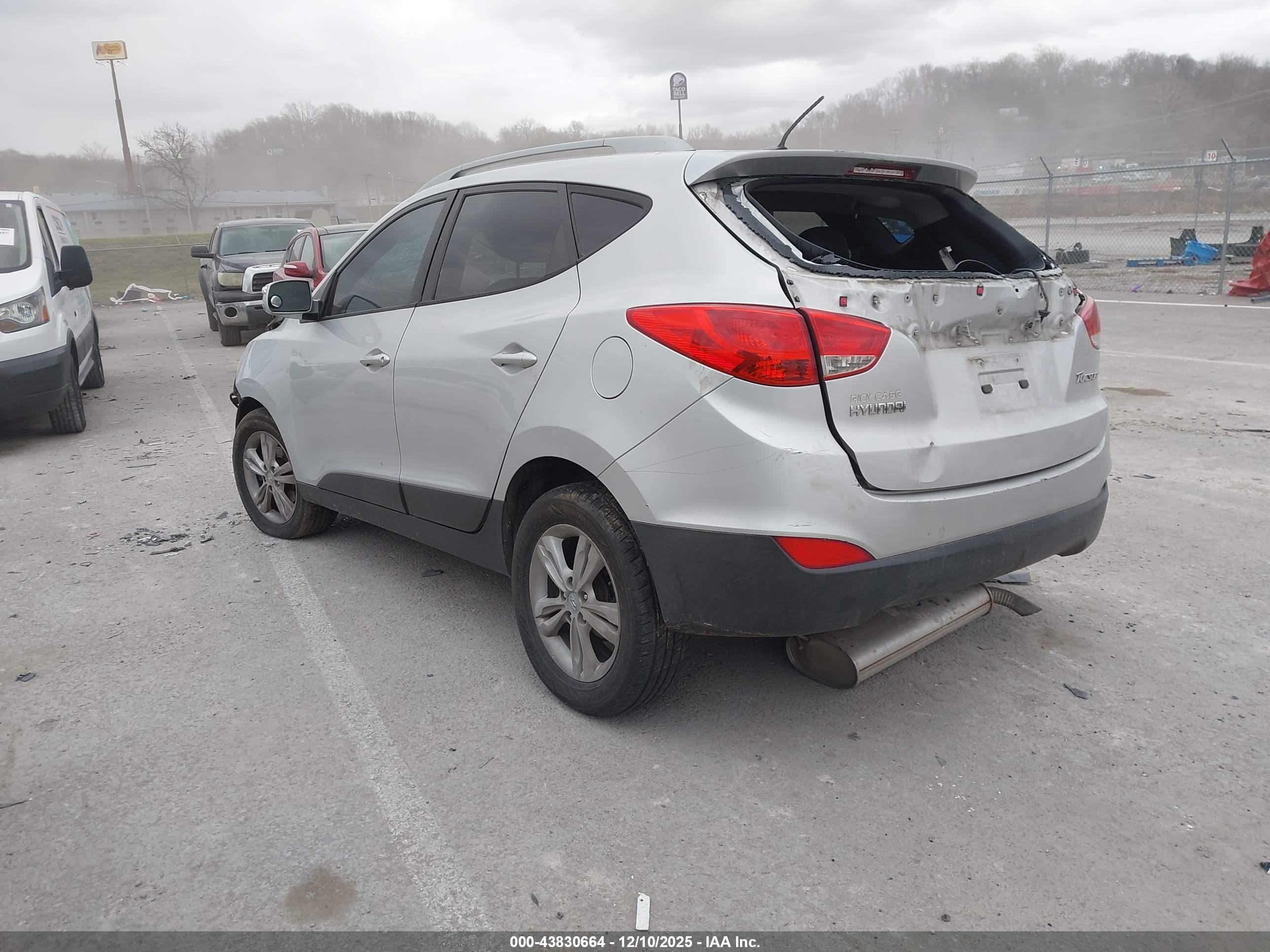 HYUNDAI TUCSON image 3