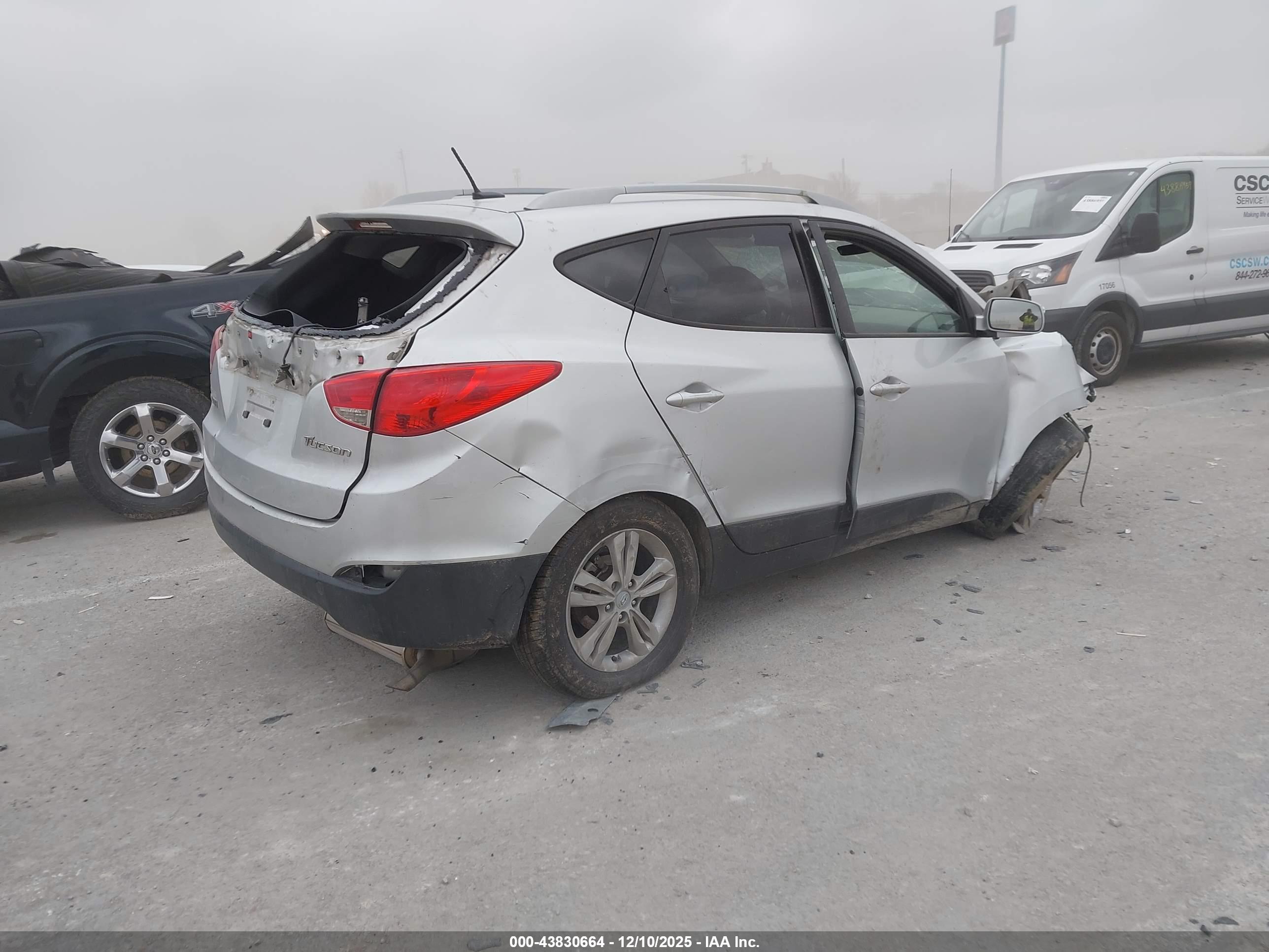 HYUNDAI TUCSON image 4