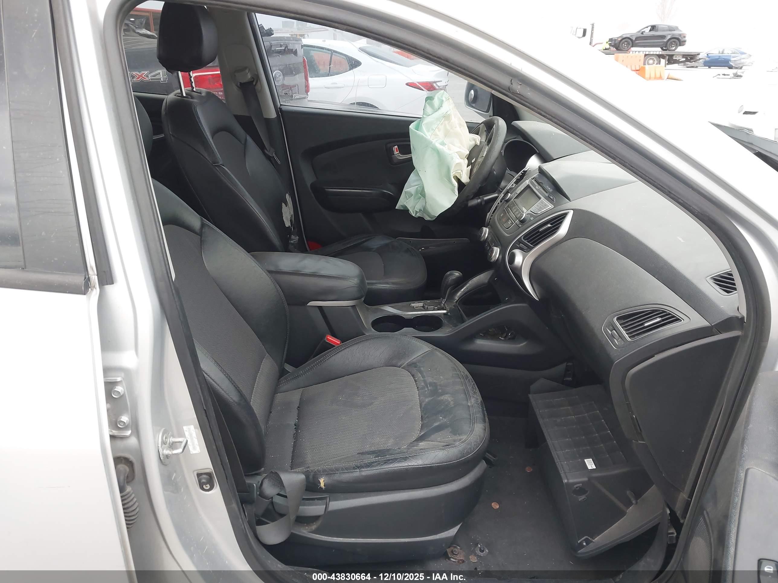 HYUNDAI TUCSON image 5