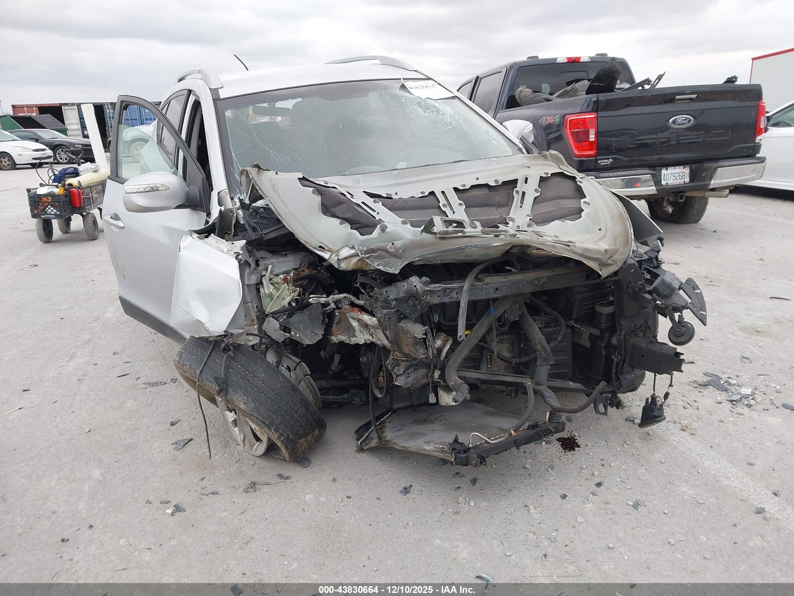 HYUNDAI TUCSON image 6