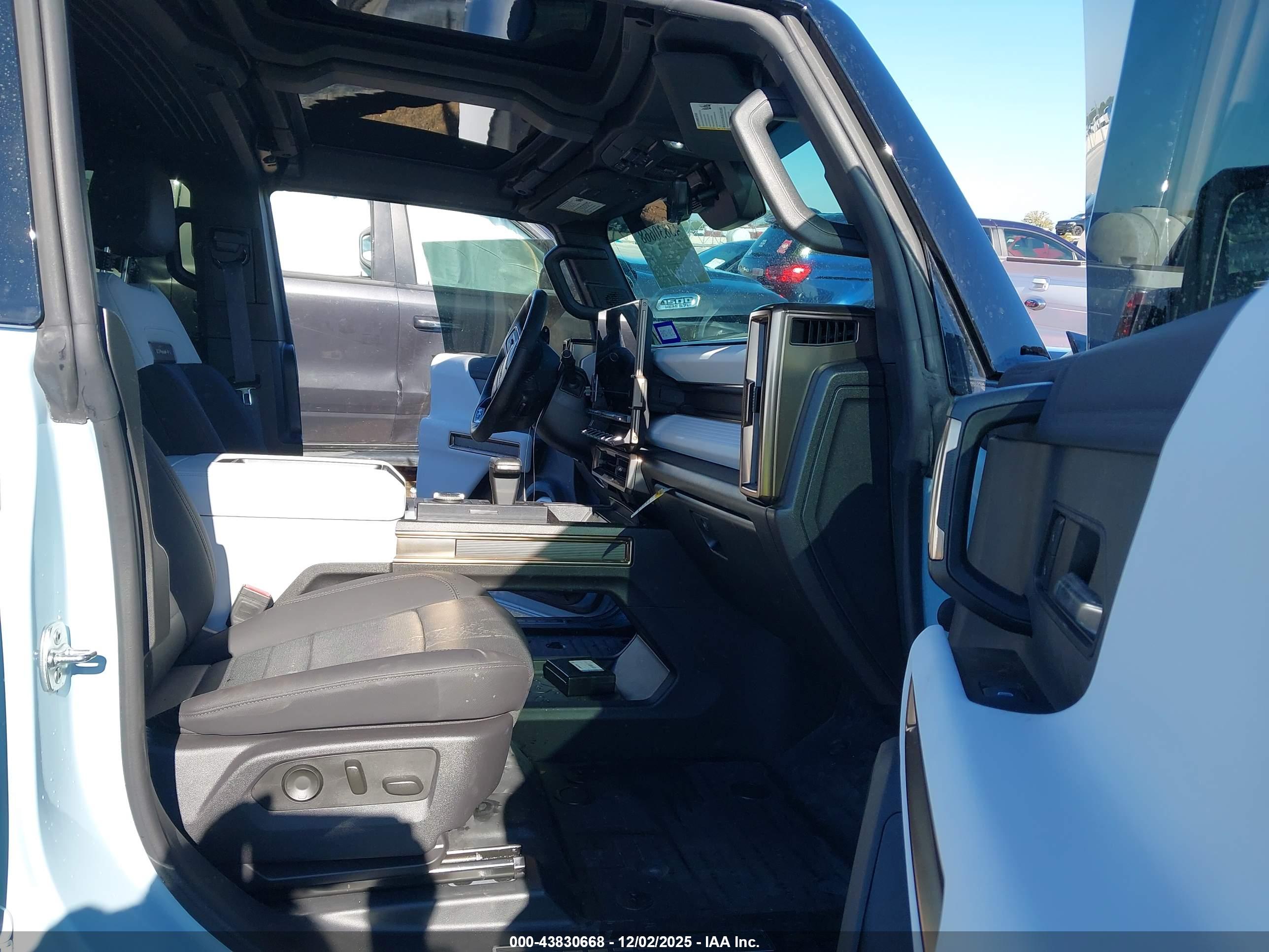GMC HUMMER image 5