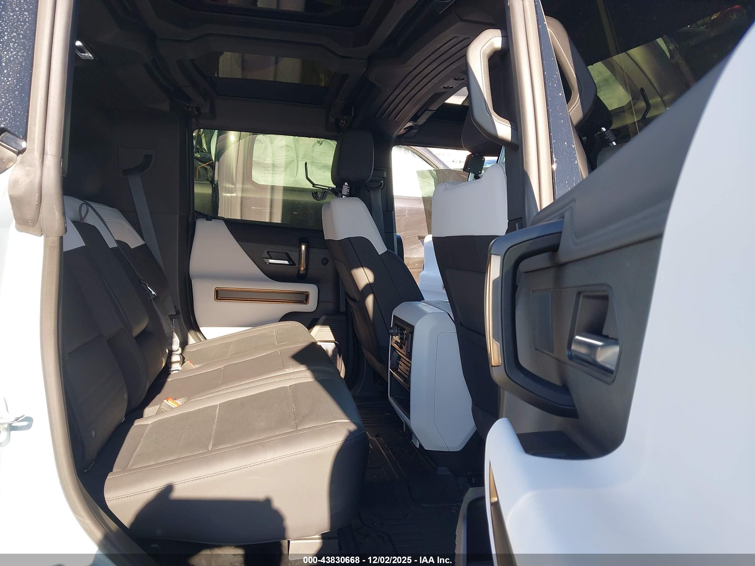 GMC HUMMER image 8