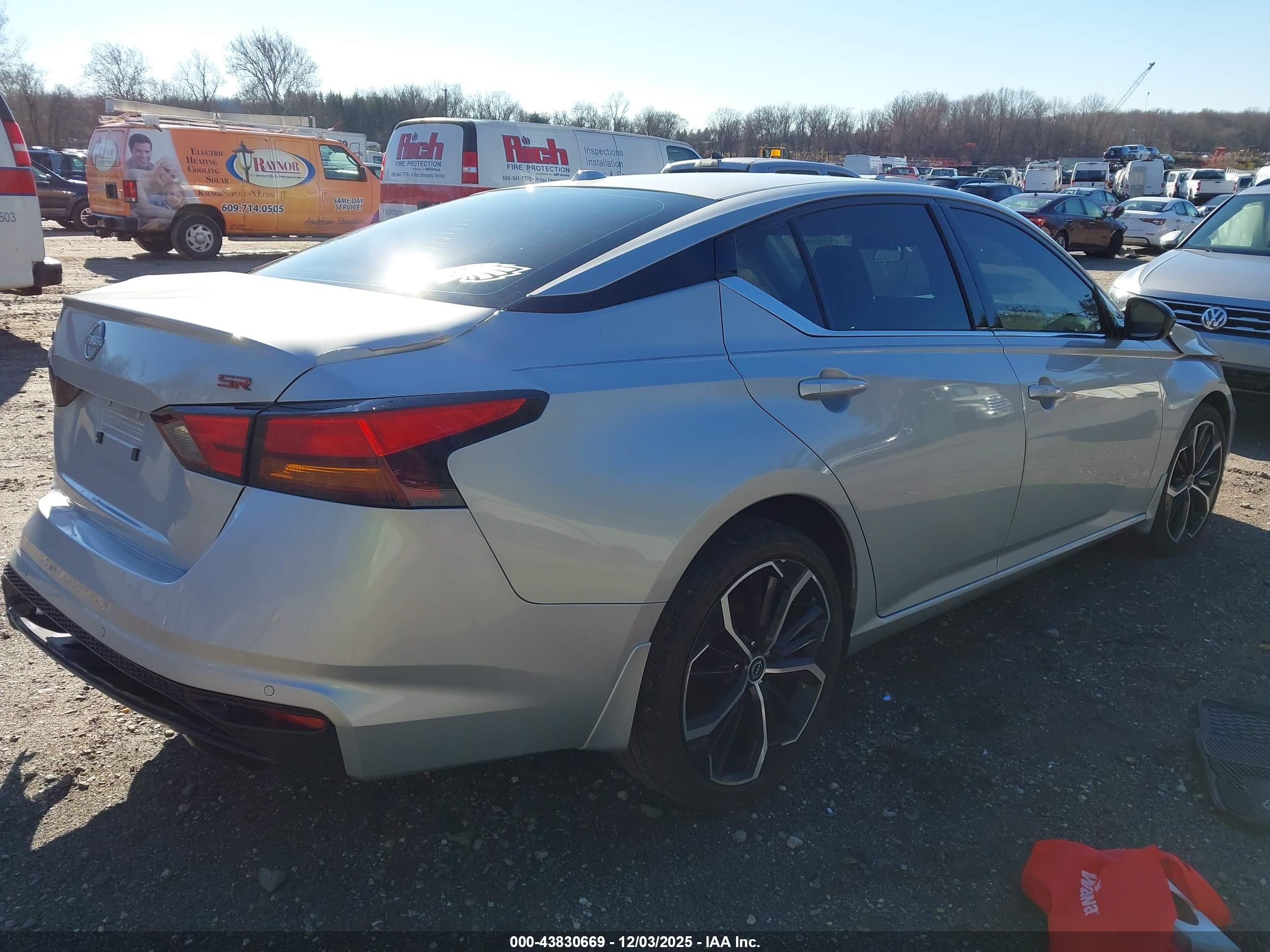 NISSAN ALTIMA image 4