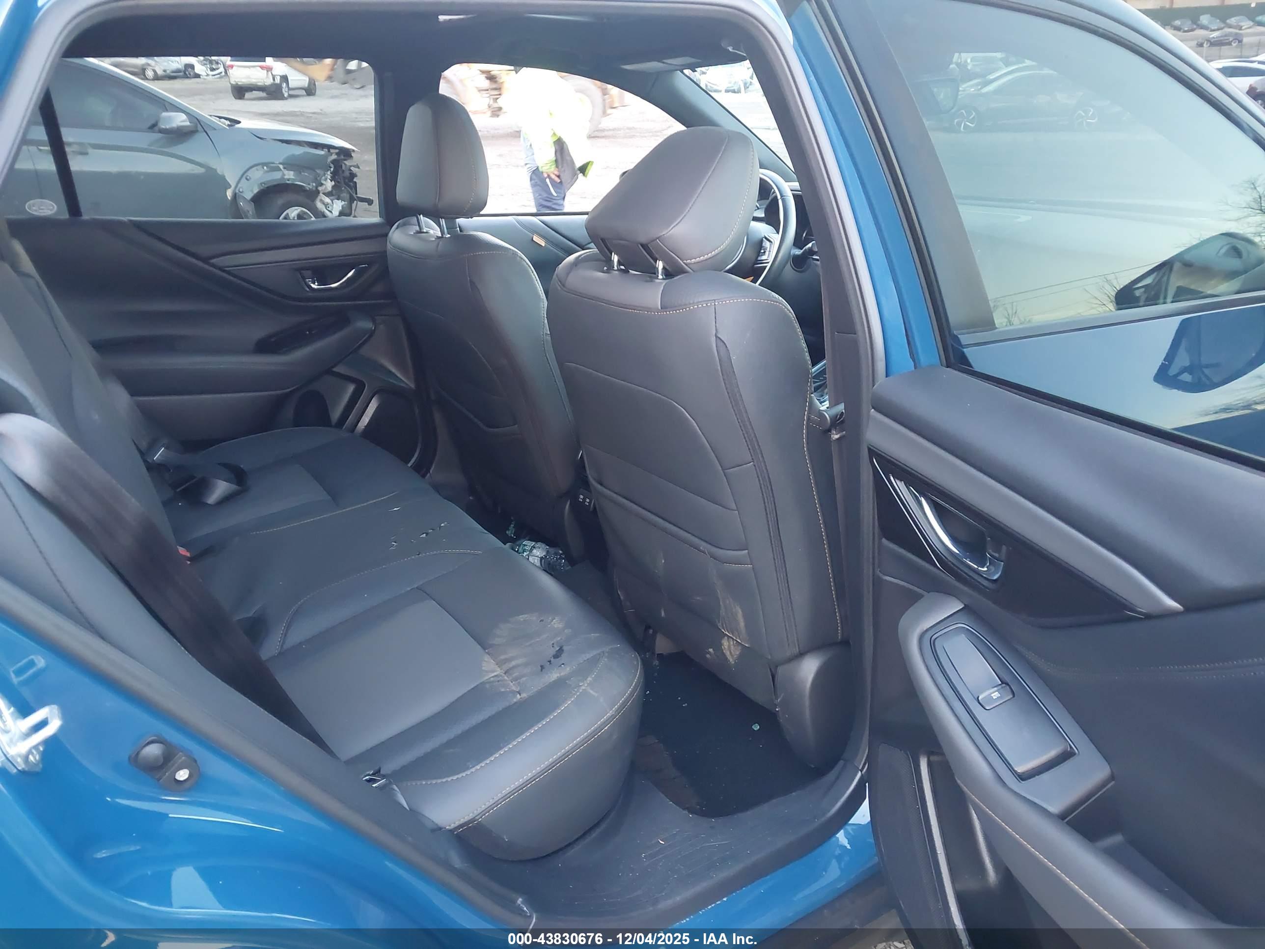 SUBARU OUTBACK image 8