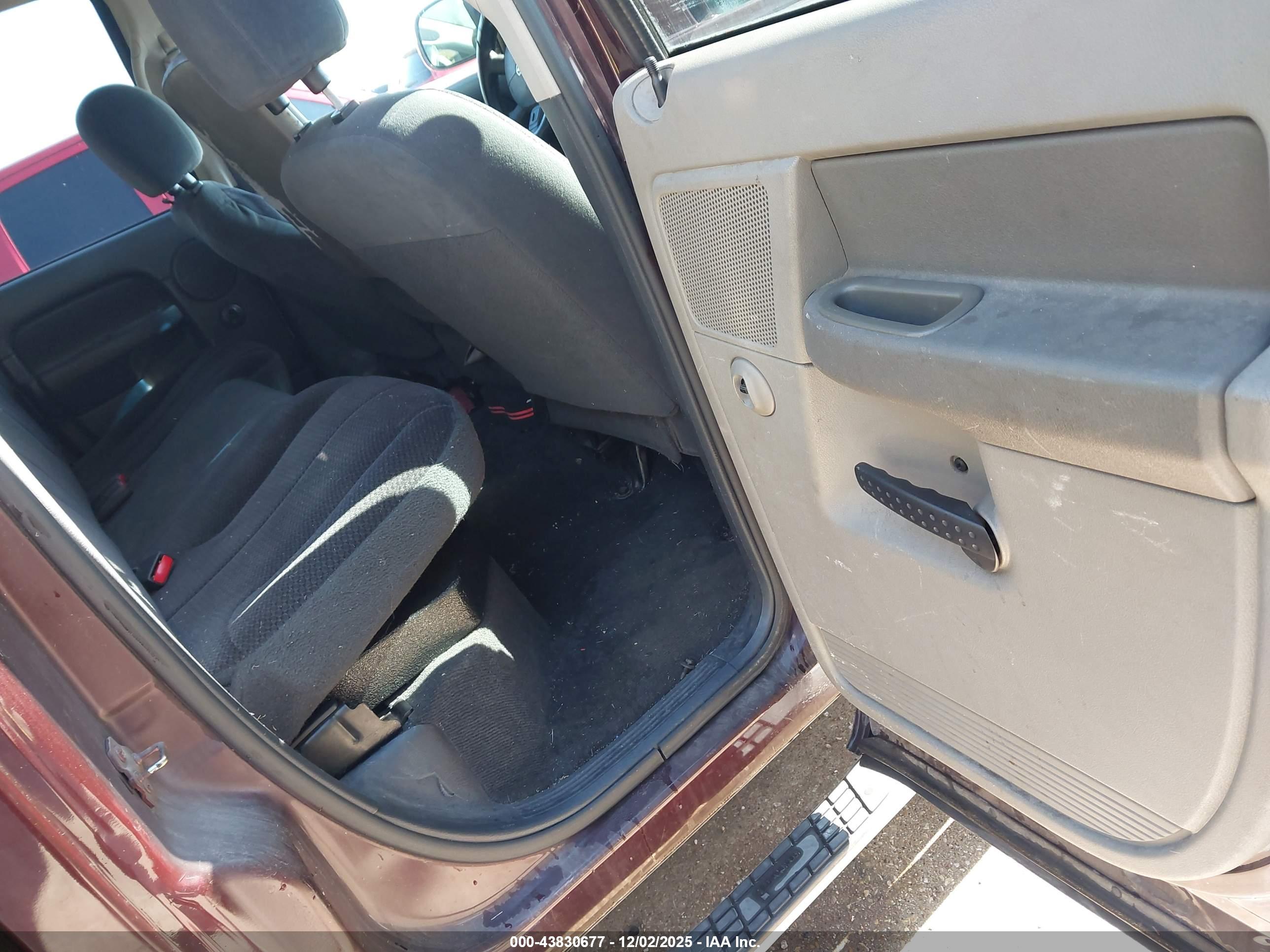 DODGE RAM image 8