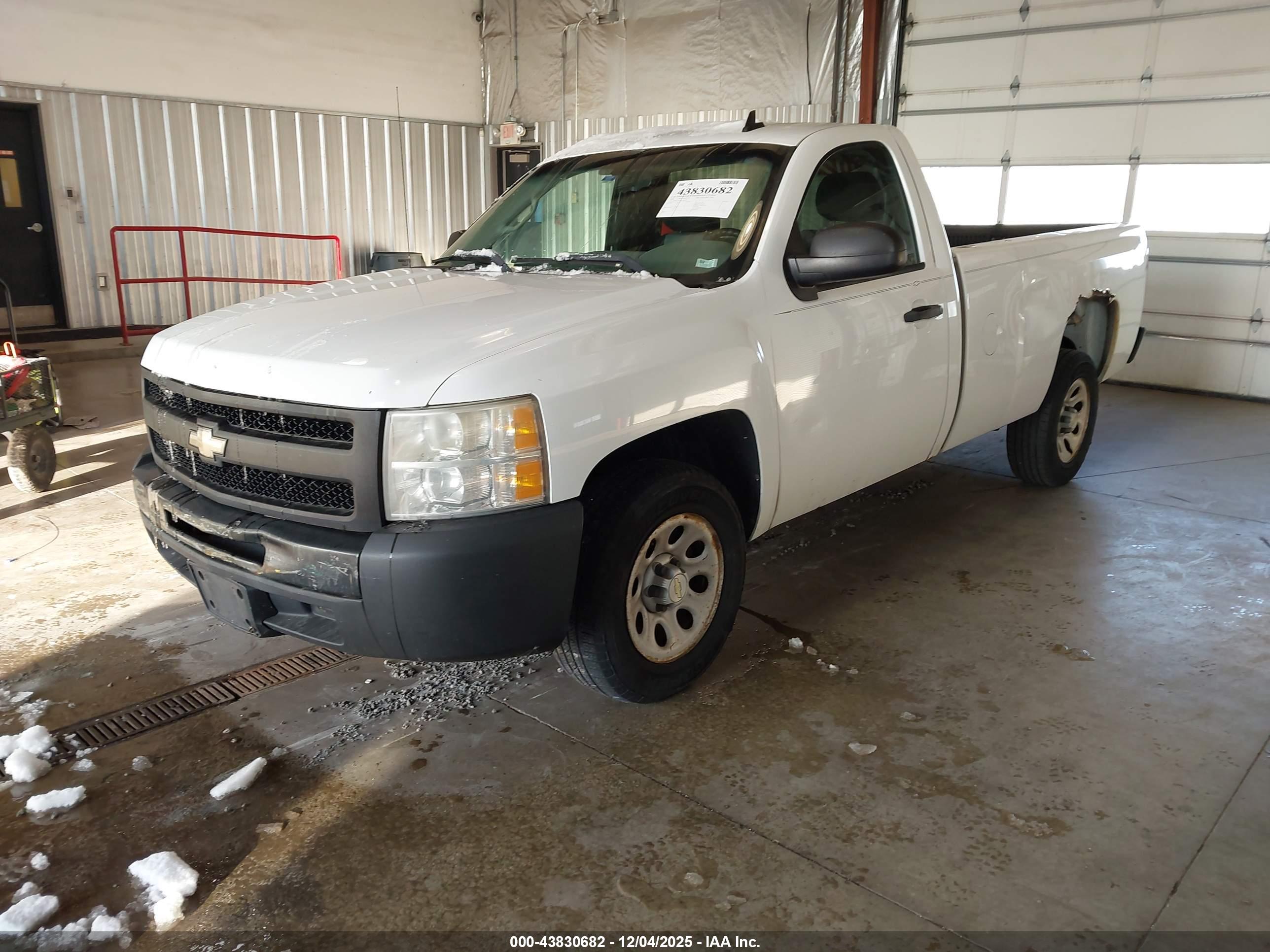 CHEVROLET SILVERADO image 2