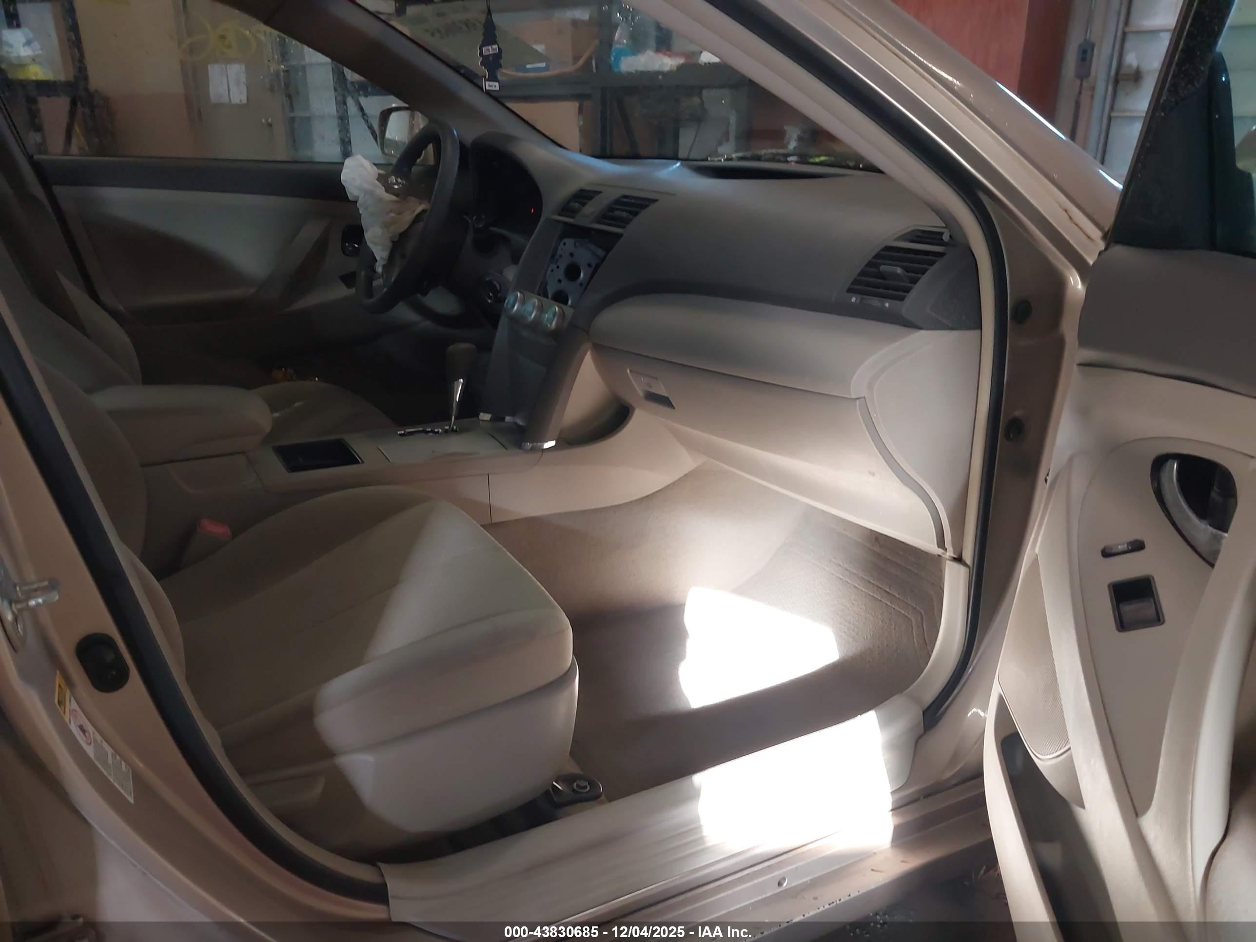 TOYOTA CAMRY image 5