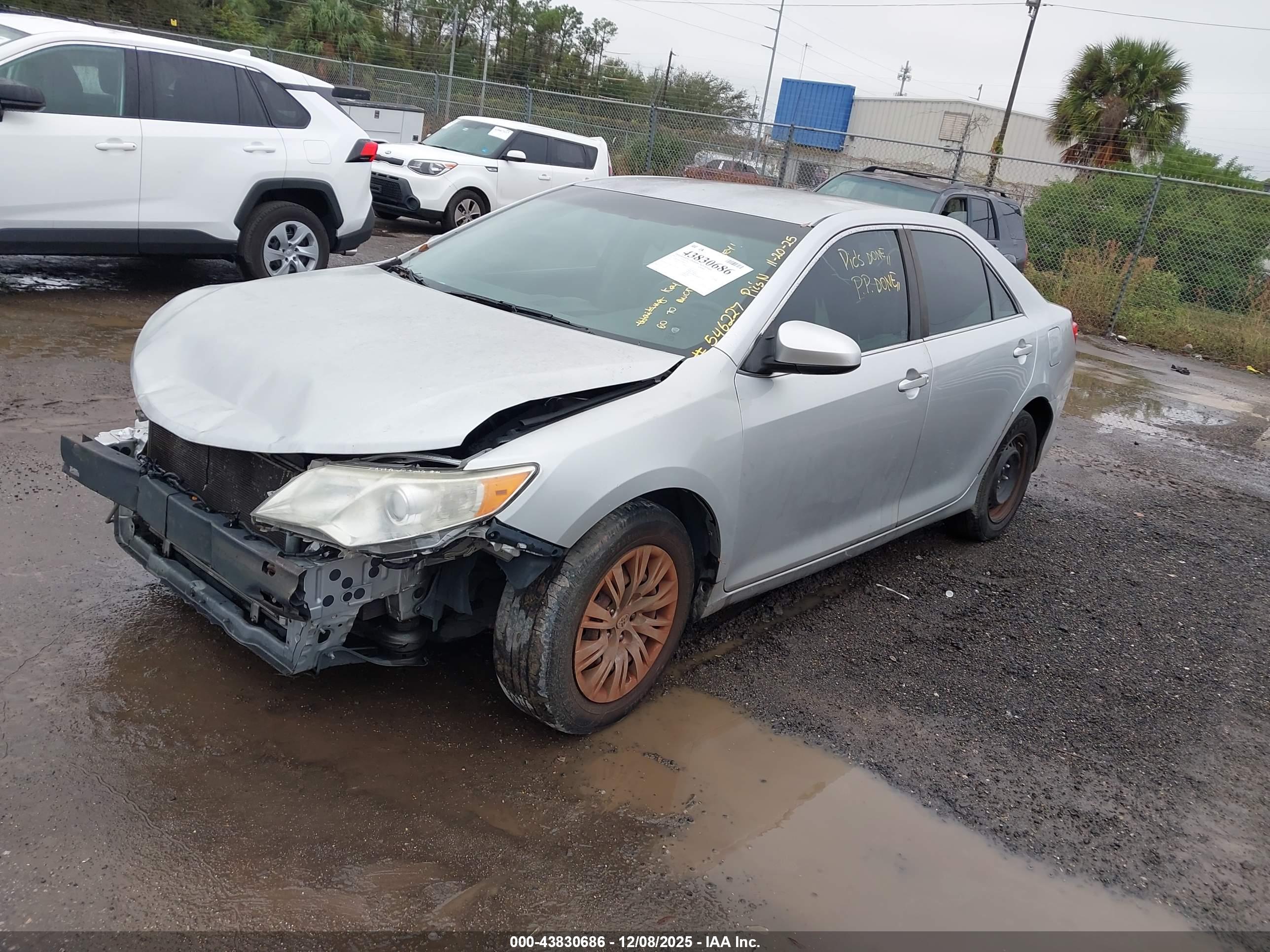 TOYOTA CAMRY image 2
