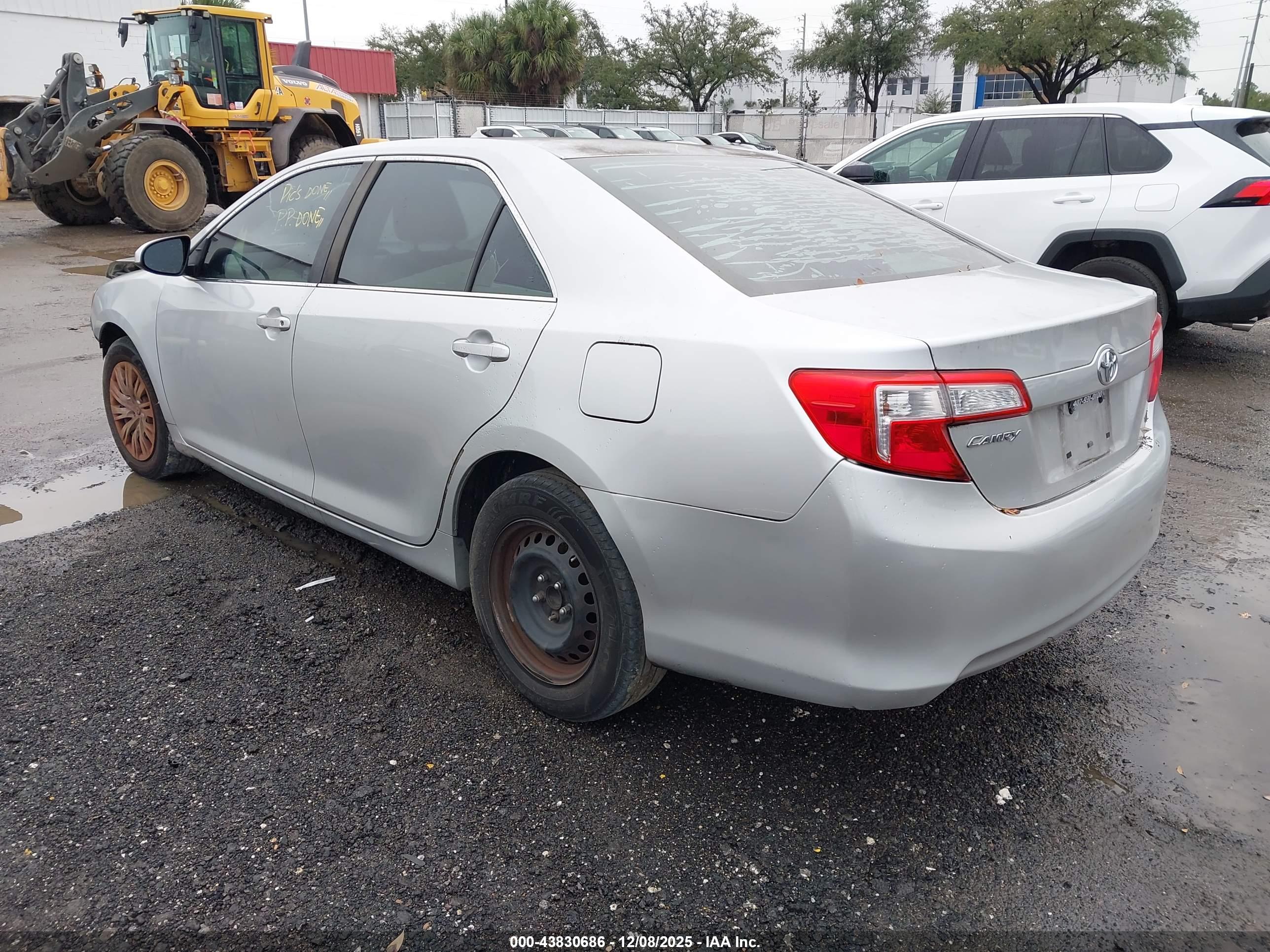TOYOTA CAMRY image 3