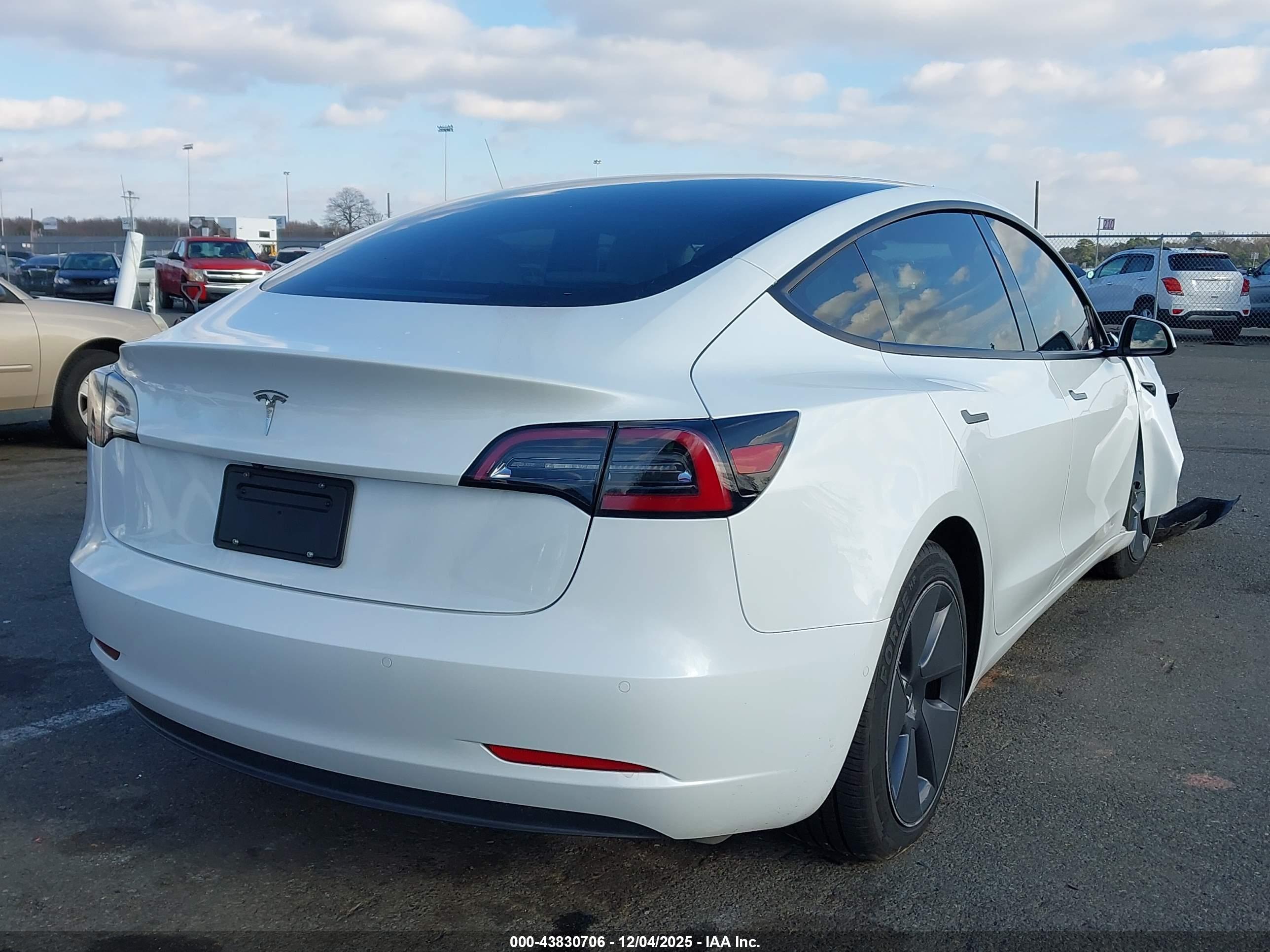 TESLA MODEL image 4