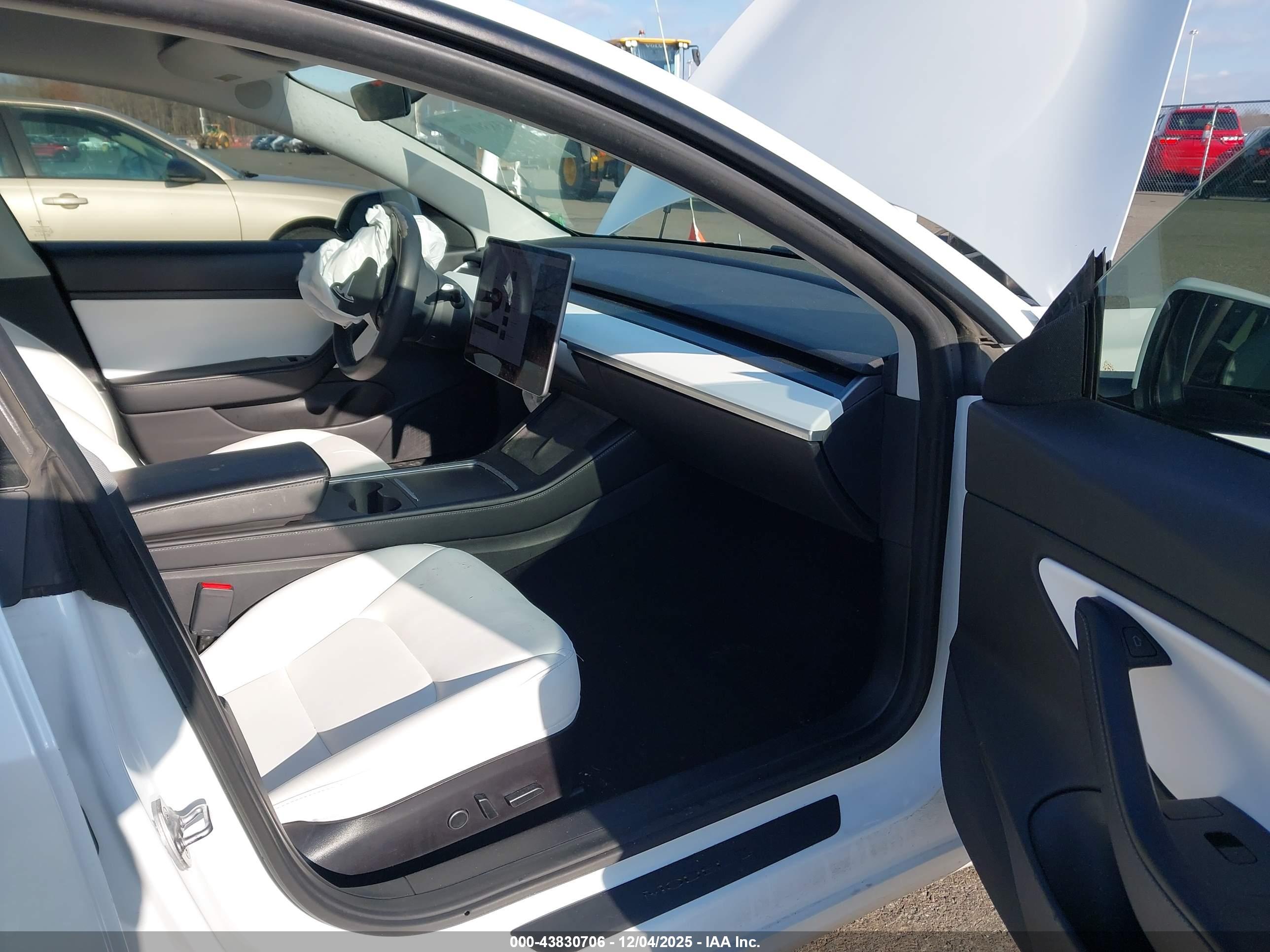 TESLA MODEL image 5