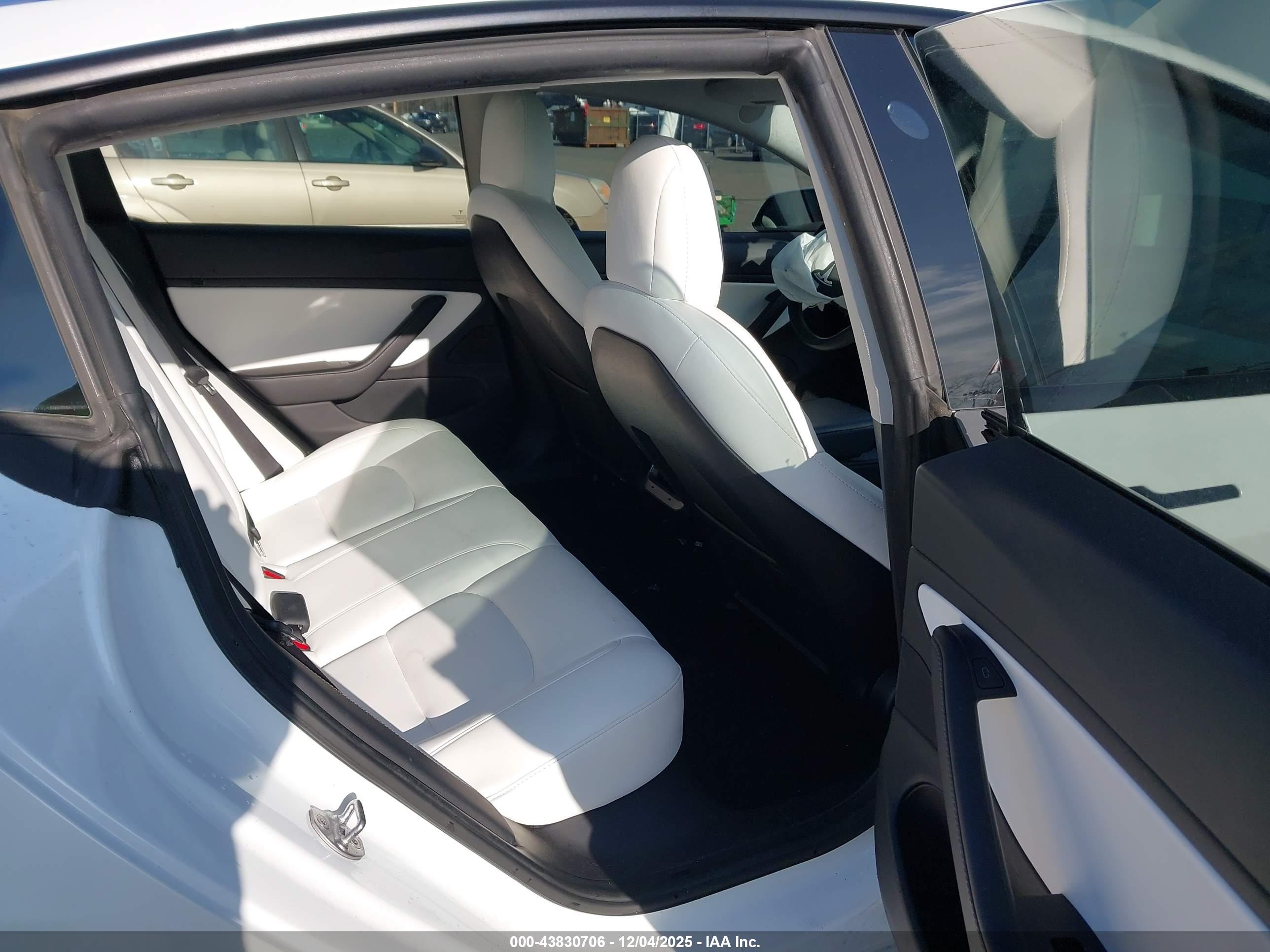 TESLA MODEL image 8
