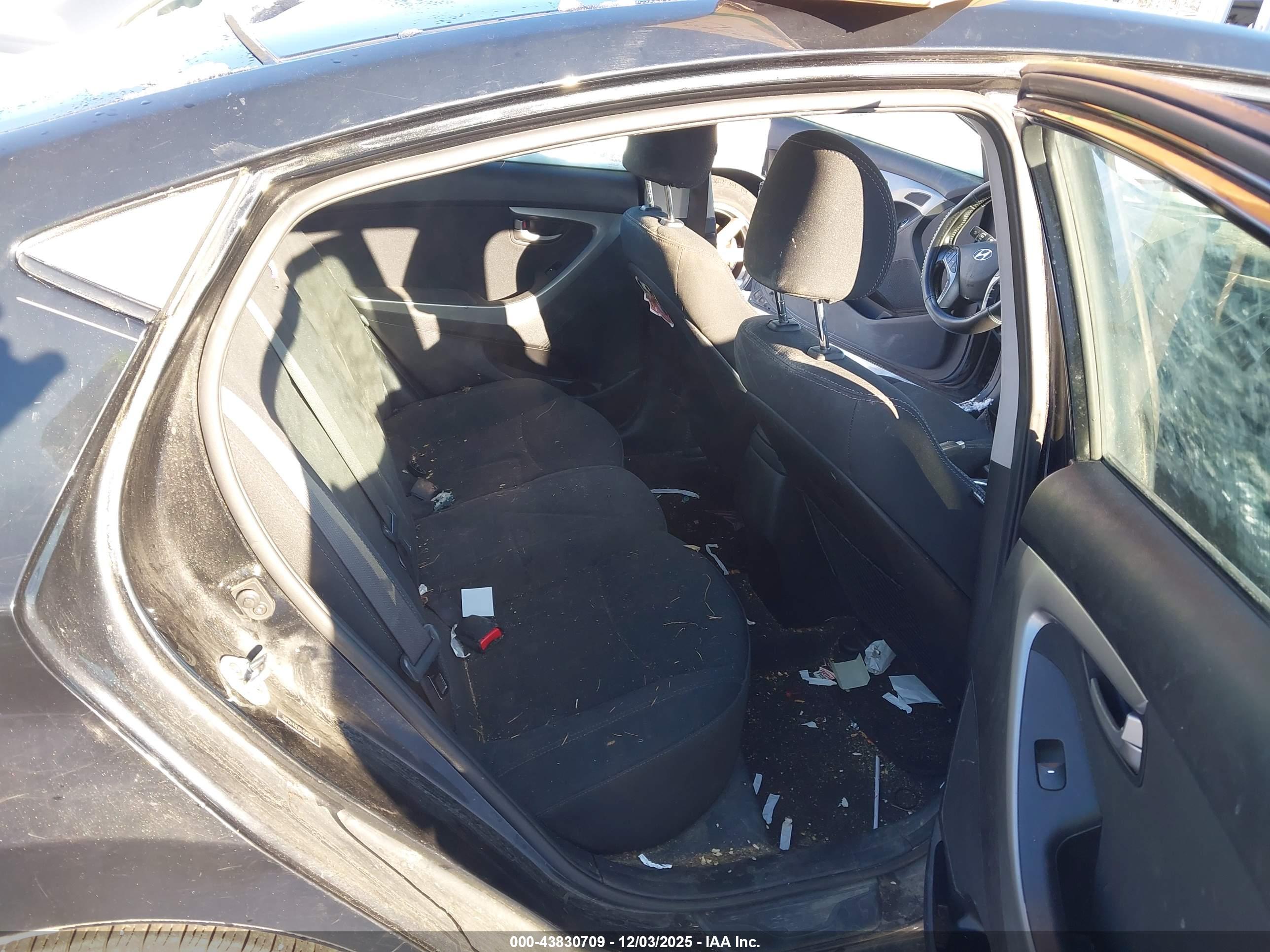 HYUNDAI ELANTRA image 8
