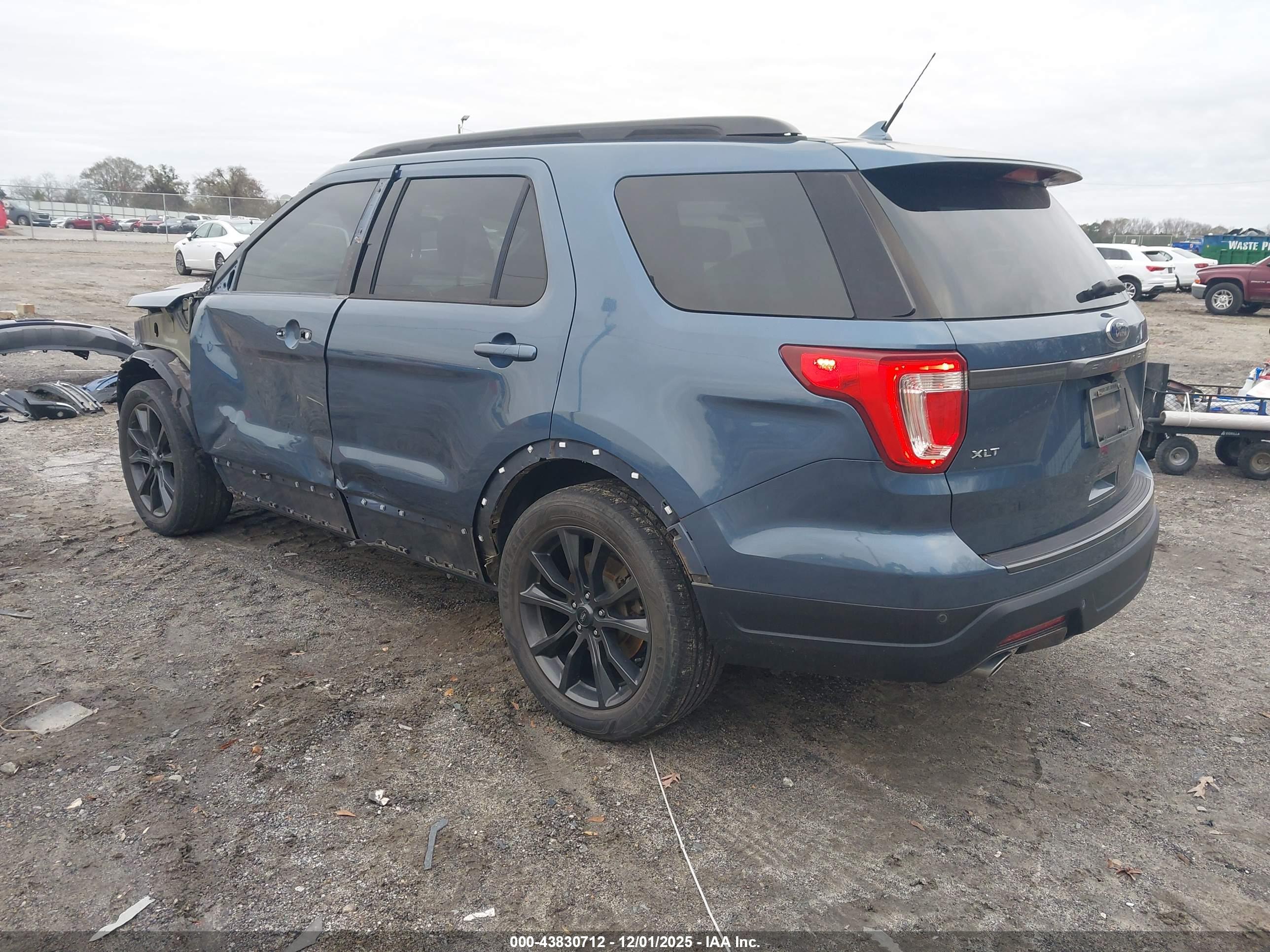FORD EXPLORER image 3