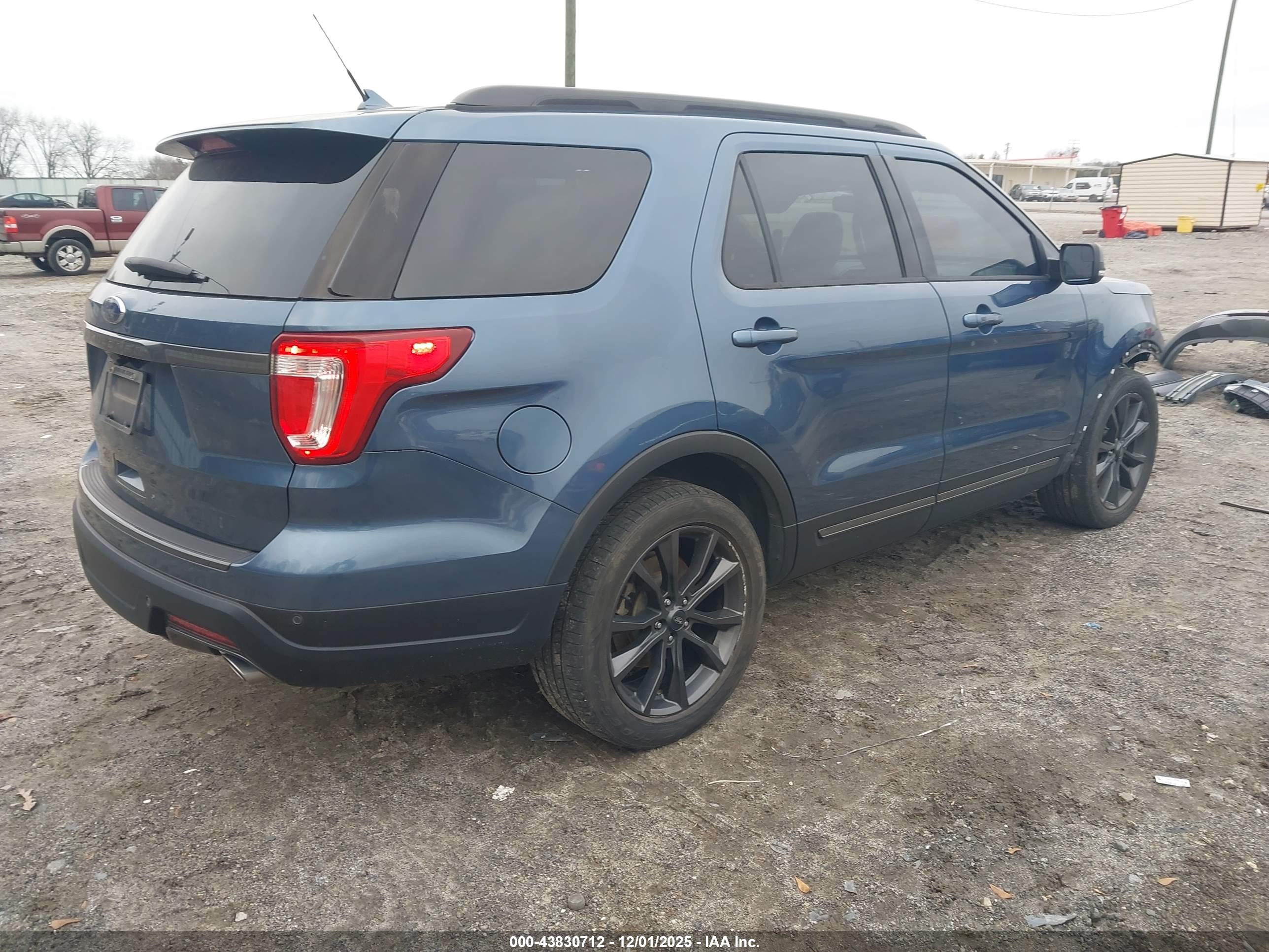 FORD EXPLORER image 4