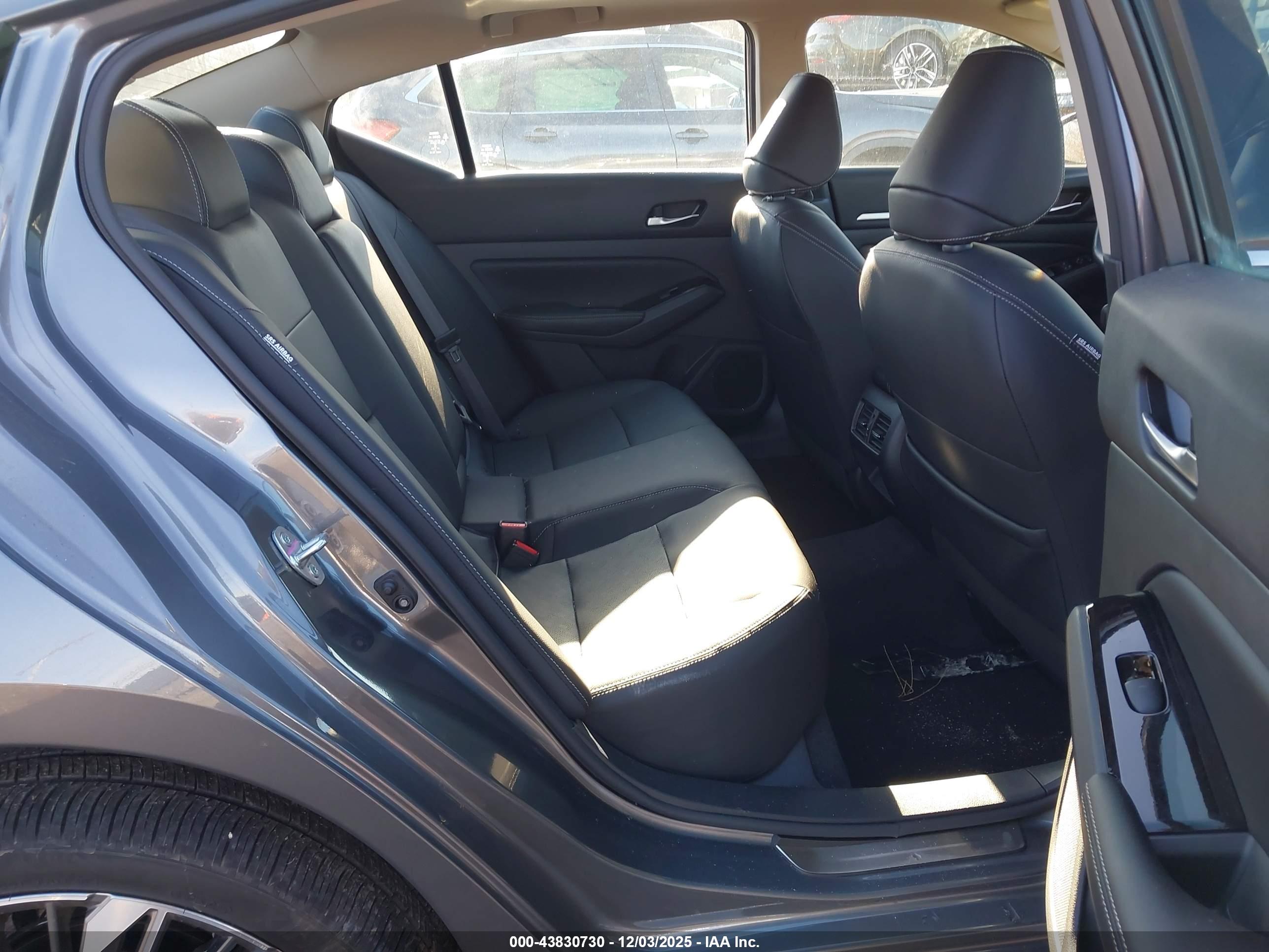 NISSAN ALTIMA image 8