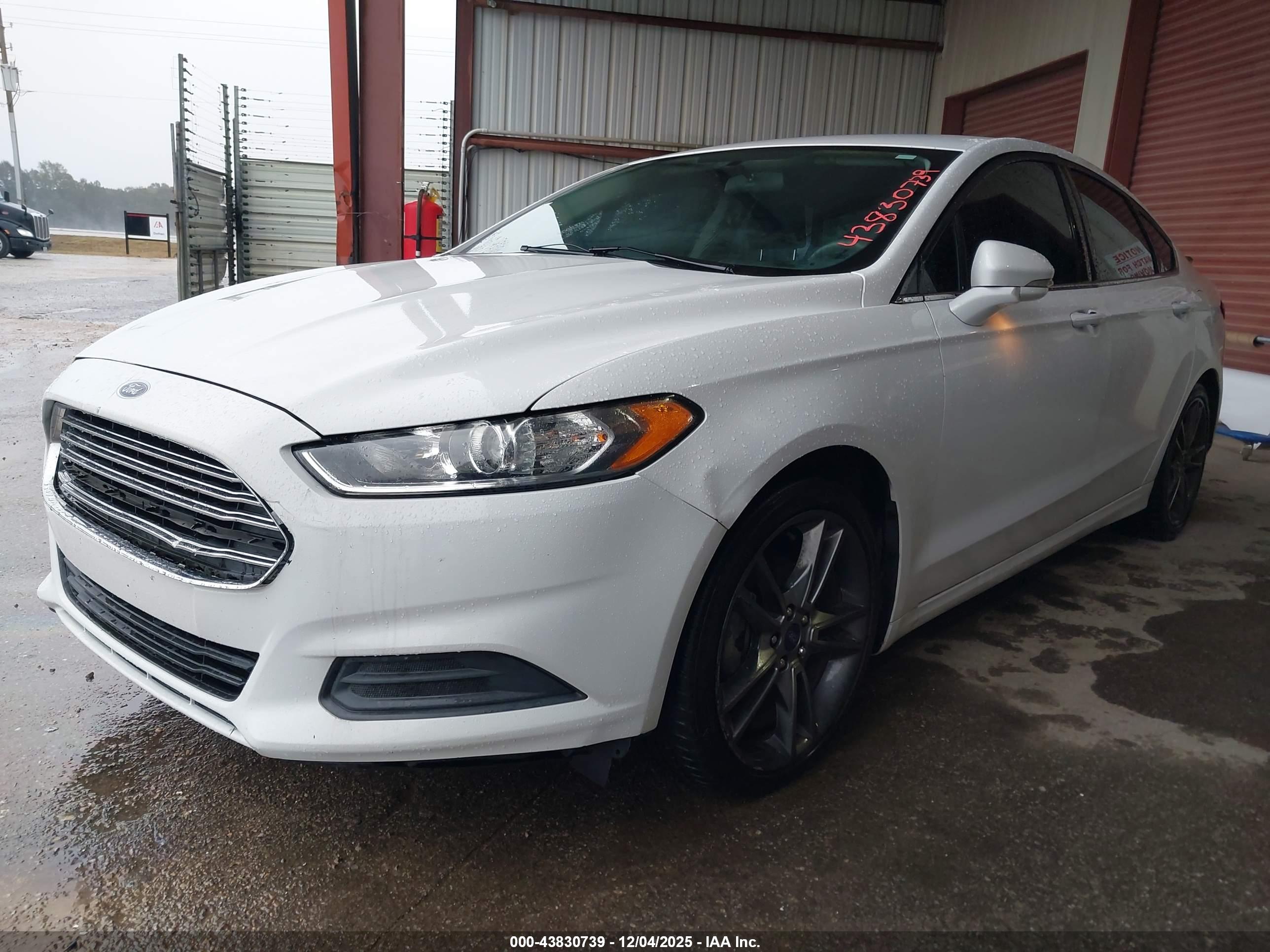 FORD FUSION image 2