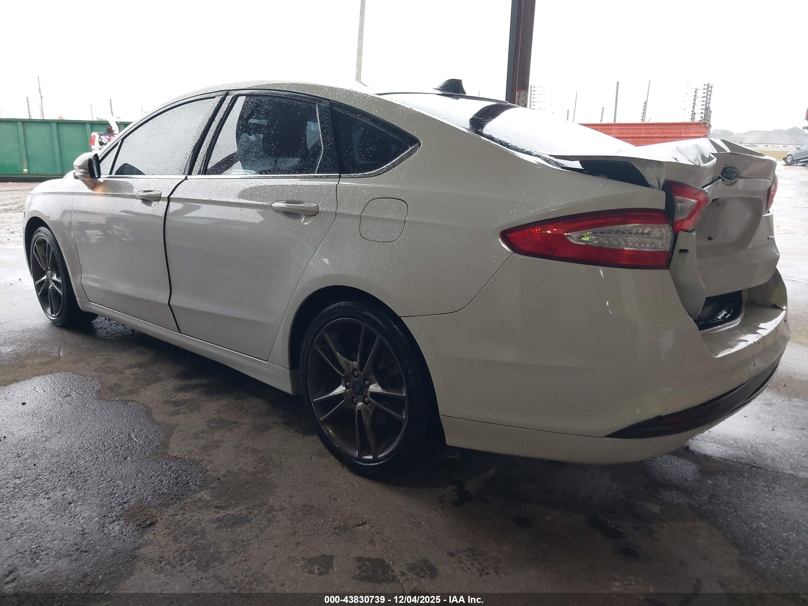 FORD FUSION image 3