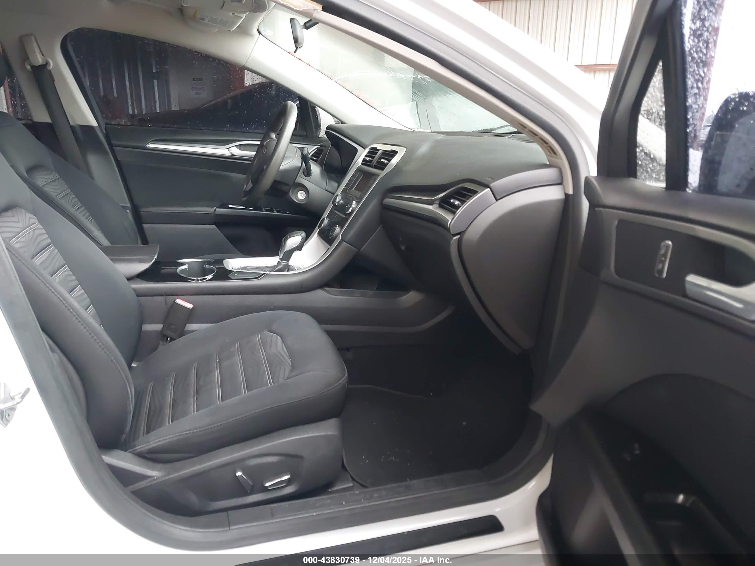 FORD FUSION image 5