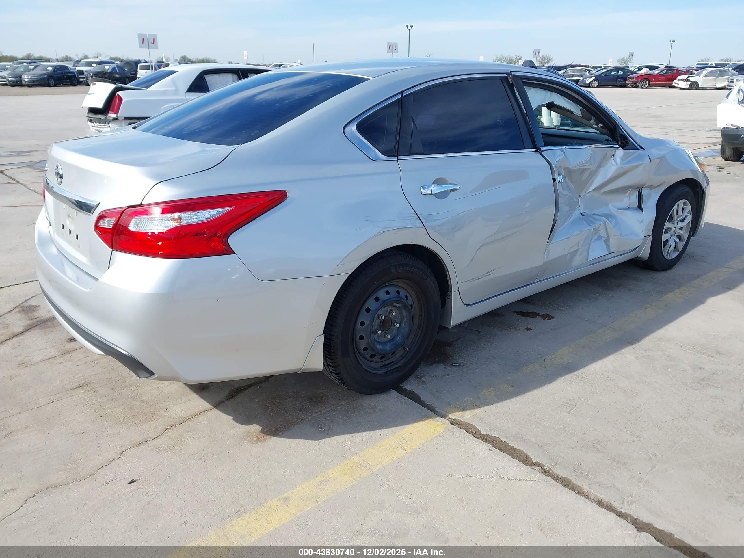 NISSAN ALTIMA image 4