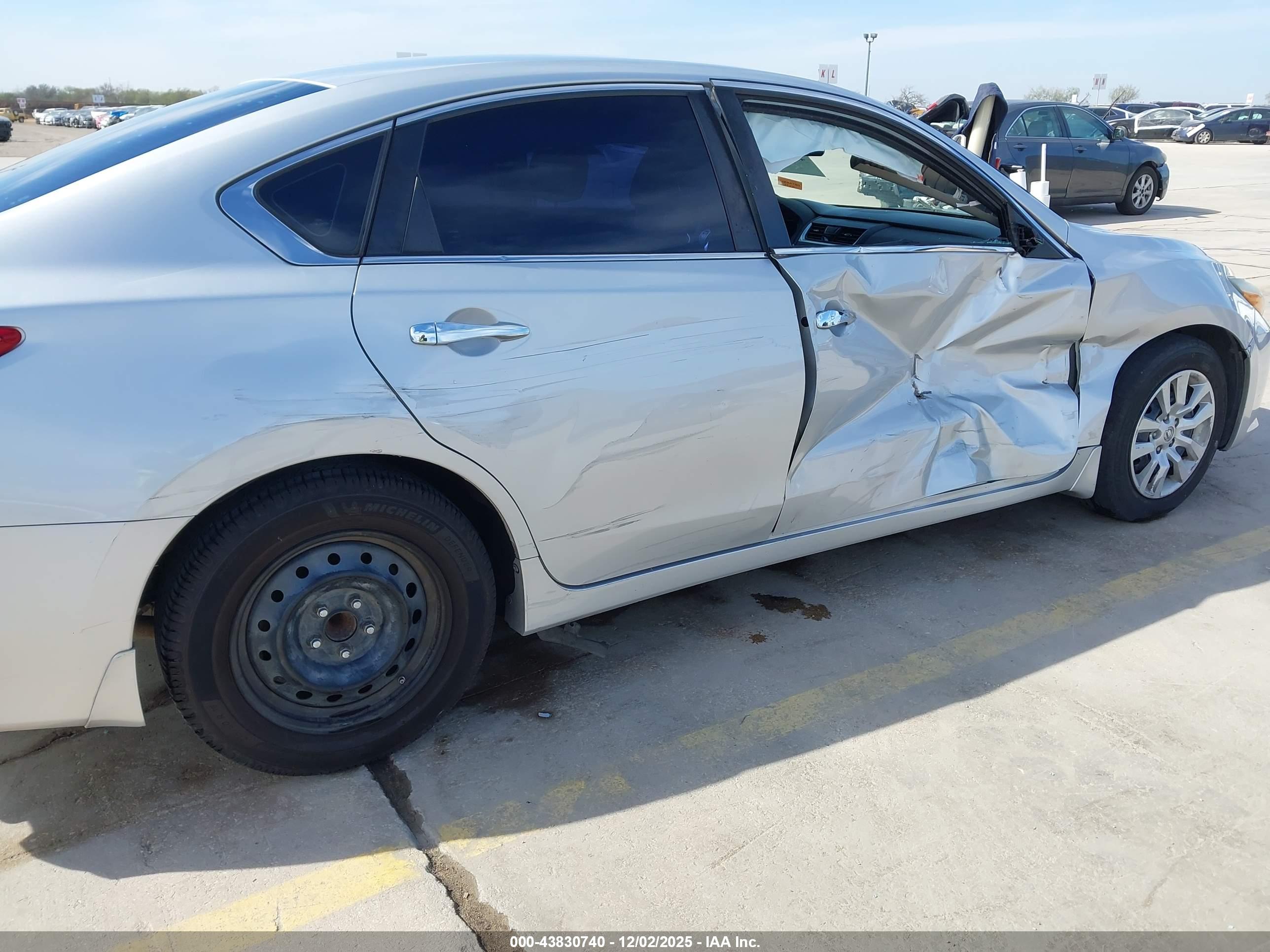 NISSAN ALTIMA image 6