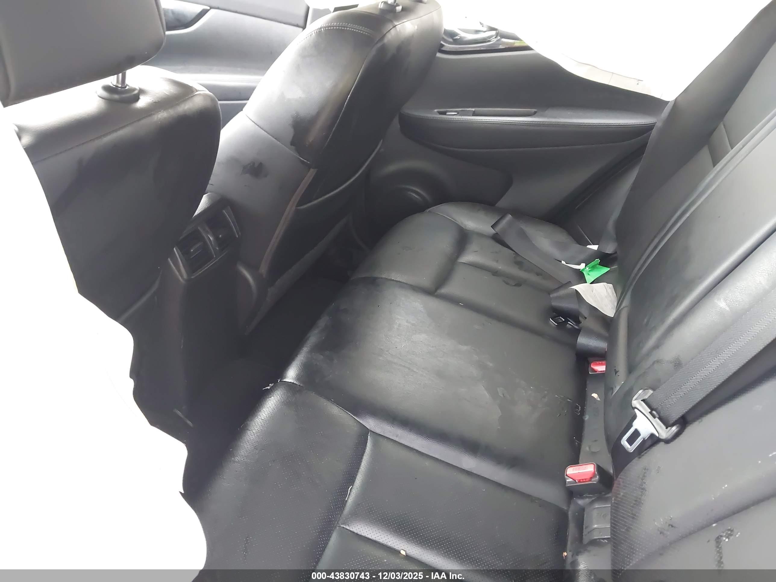 NISSAN ROGUE image 8