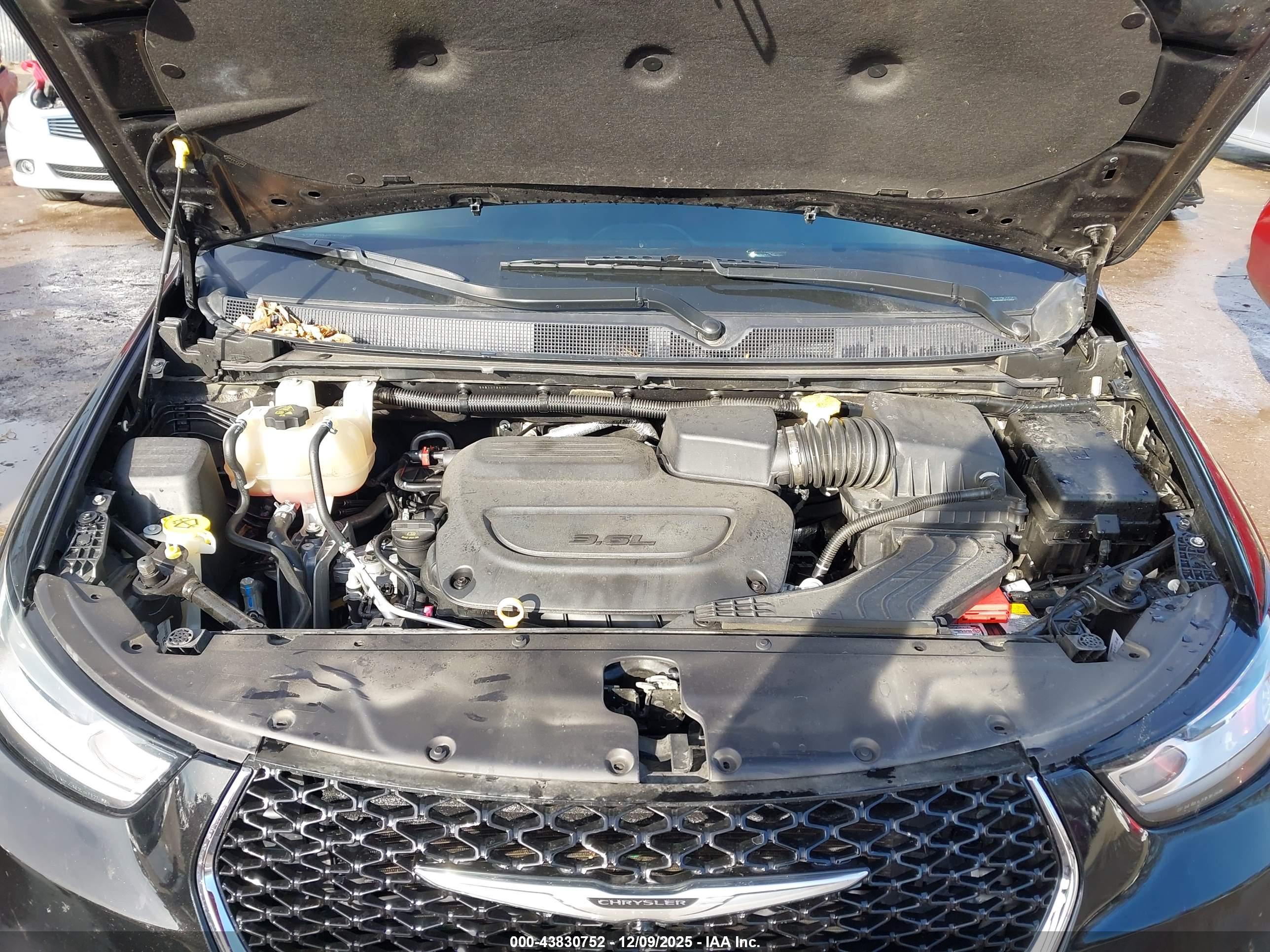 CHRYSLER PACIFICA image 10